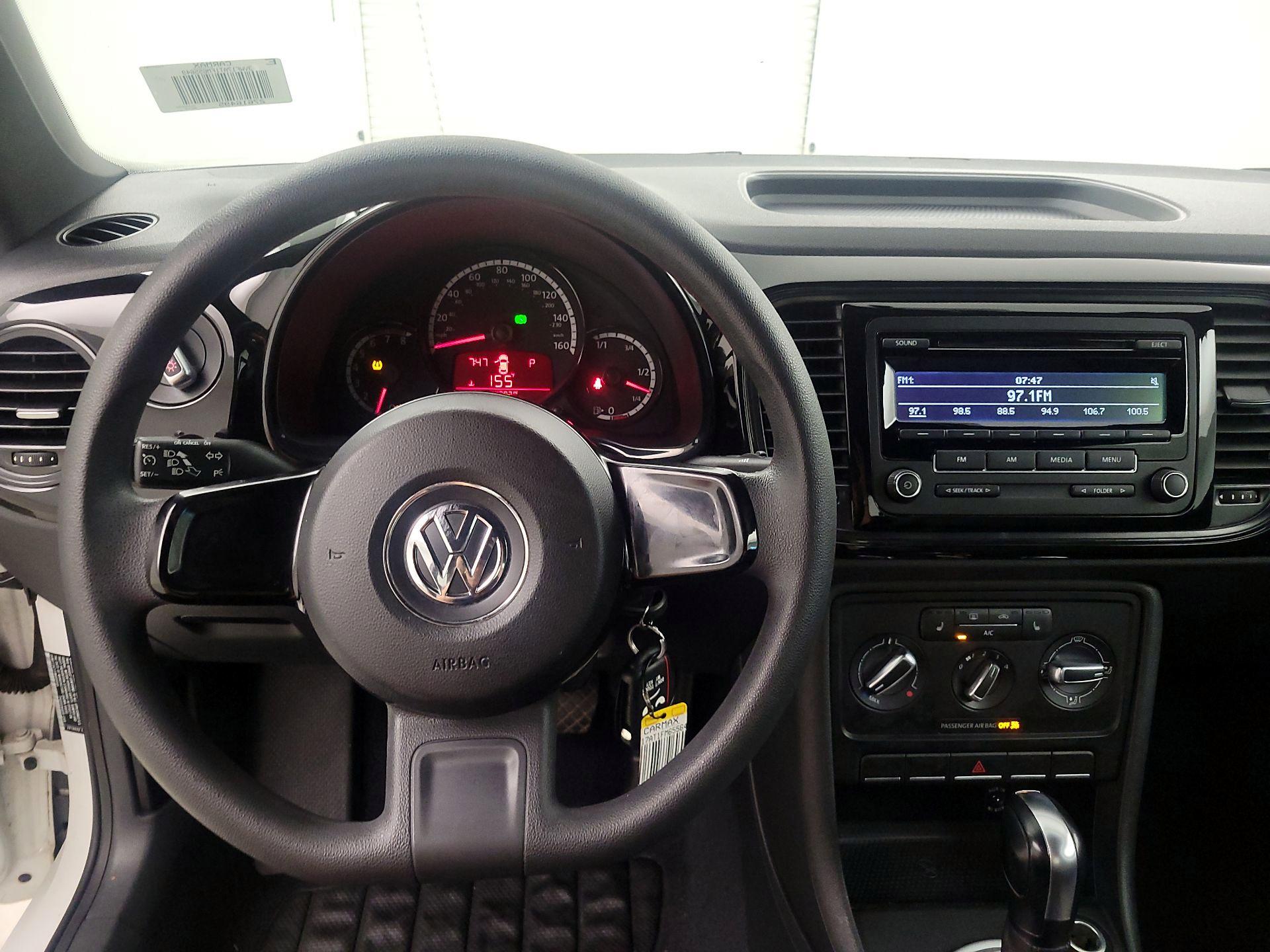Thumbnail: 2015 Volkswagen Beetle - 9