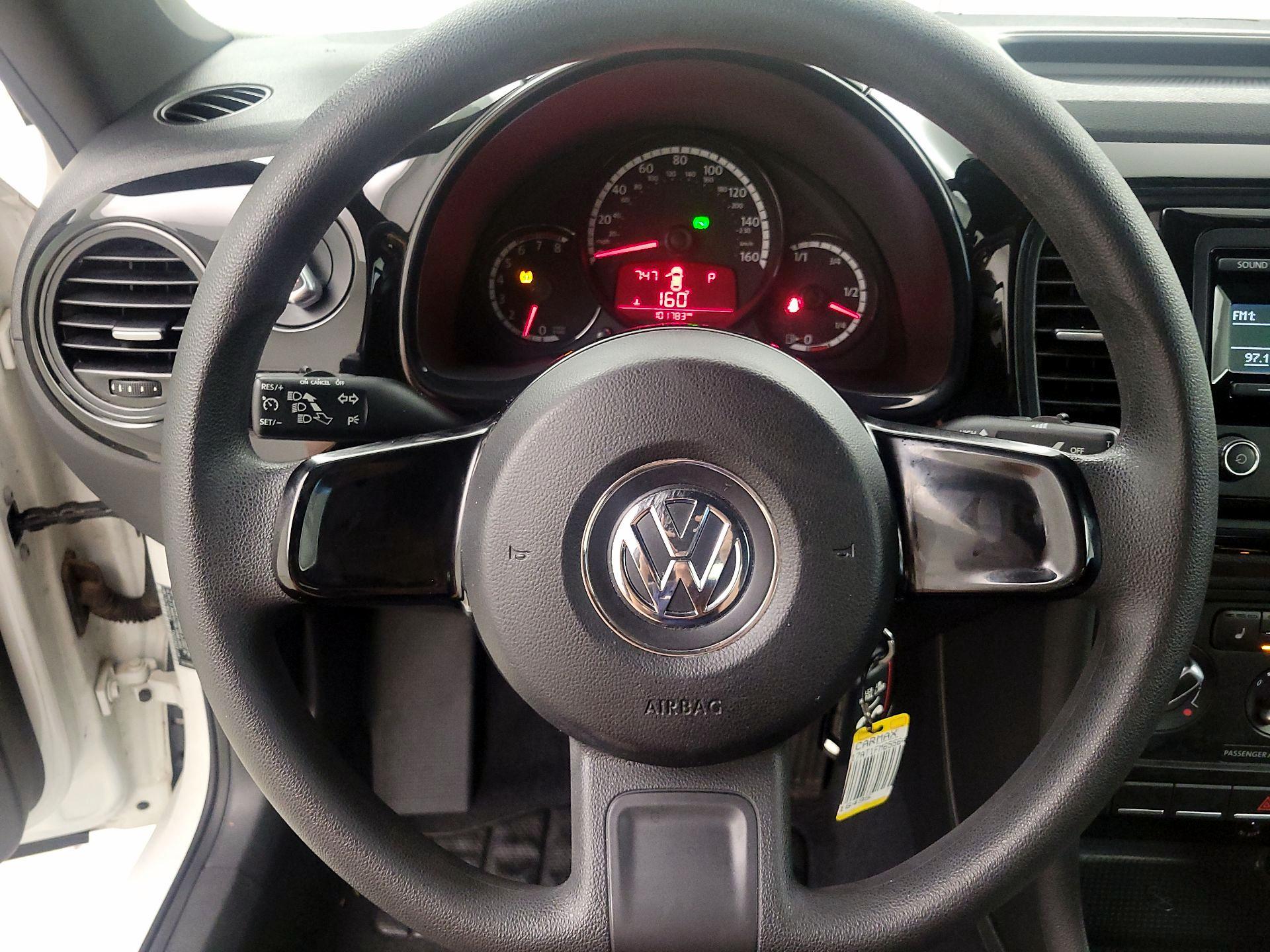 Thumbnail: 2015 Volkswagen Beetle - 10