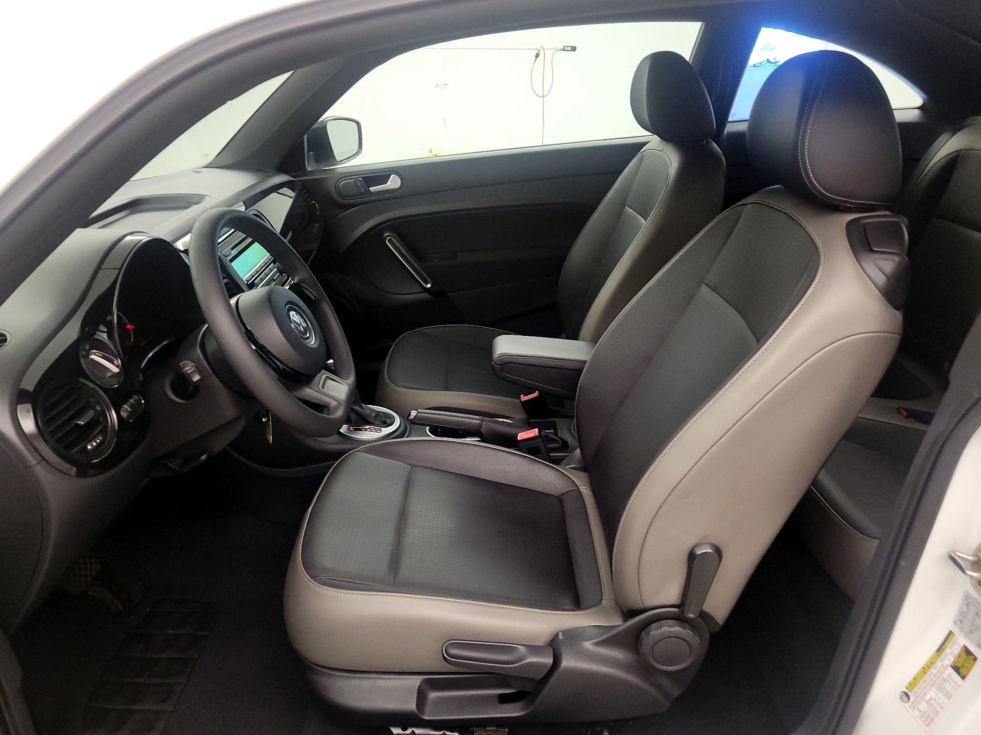 Thumbnail: 2015 Volkswagen Beetle - 11