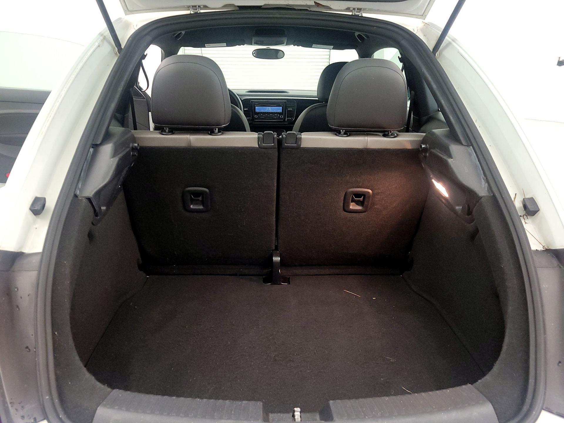 Thumbnail: 2015 Volkswagen Beetle - 19