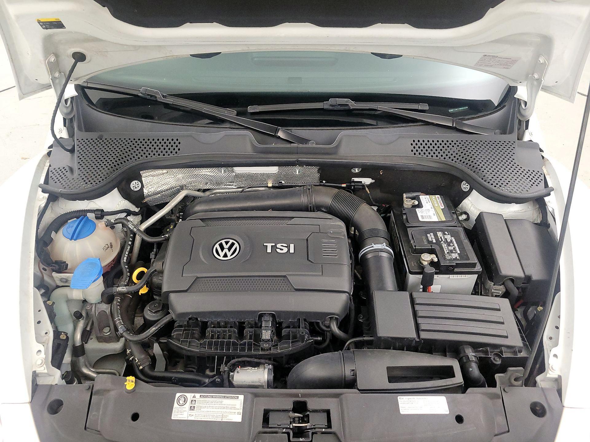 Thumbnail: 2015 Volkswagen Beetle - 20