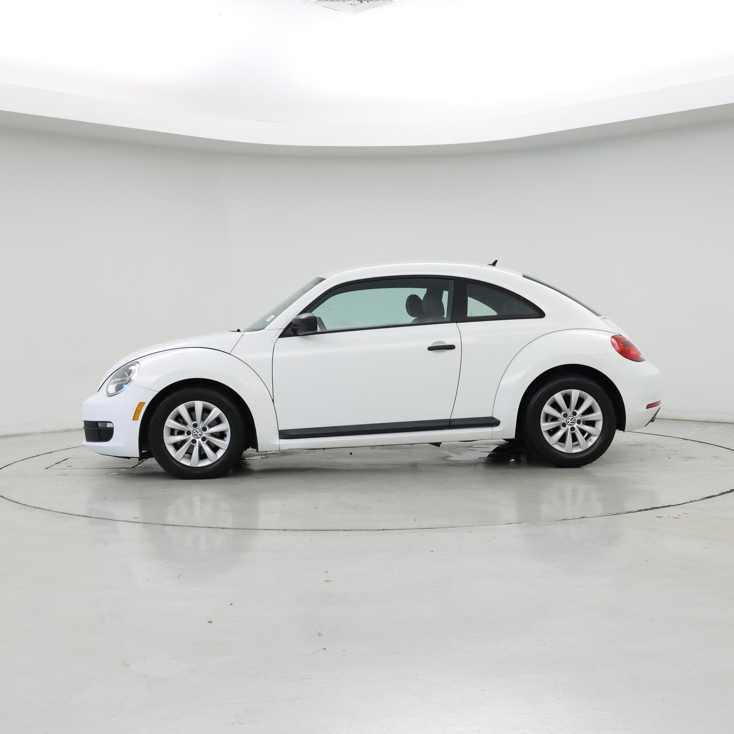Thumbnail: 2015 Volkswagen Beetle - 3