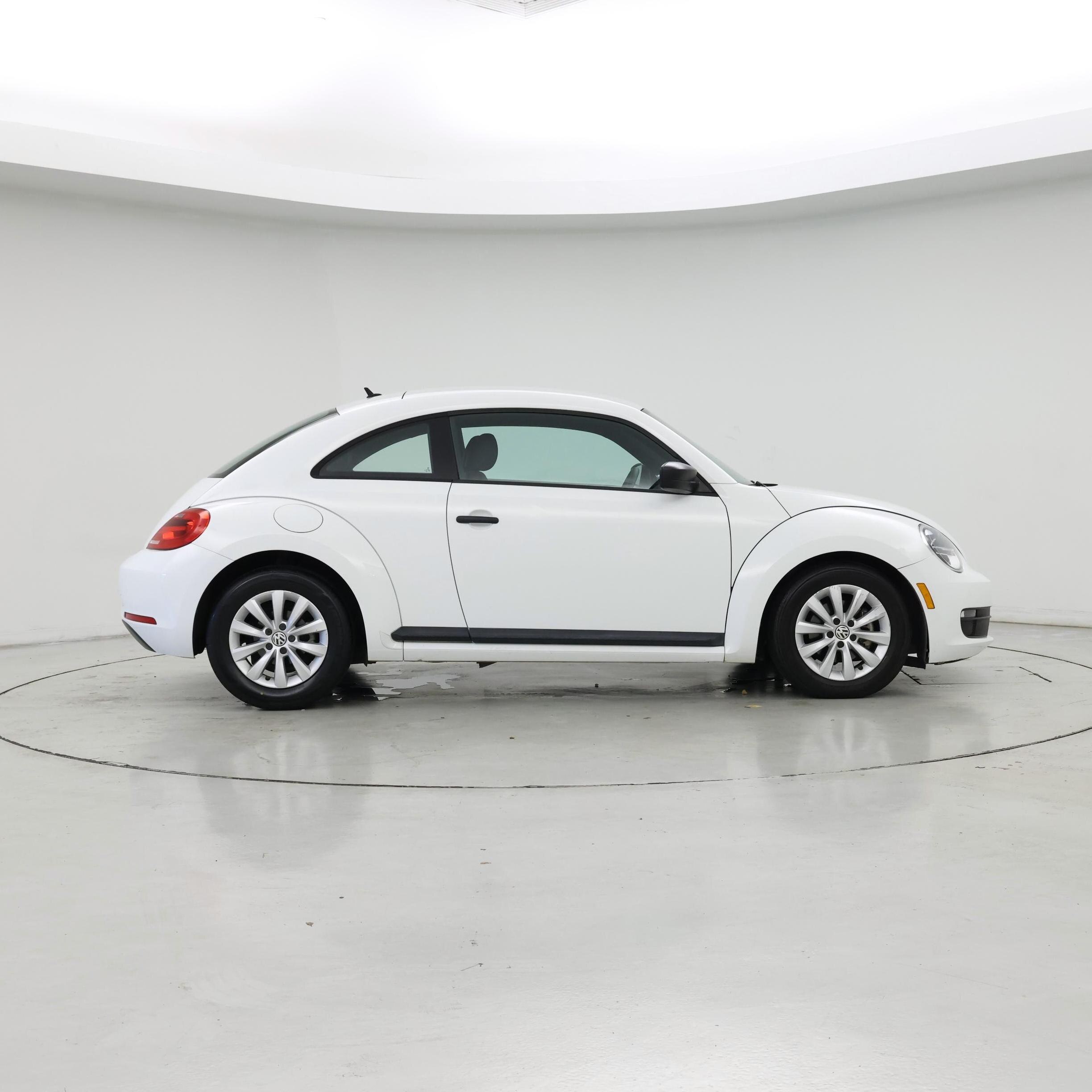 Thumbnail: 2015 Volkswagen Beetle - 7