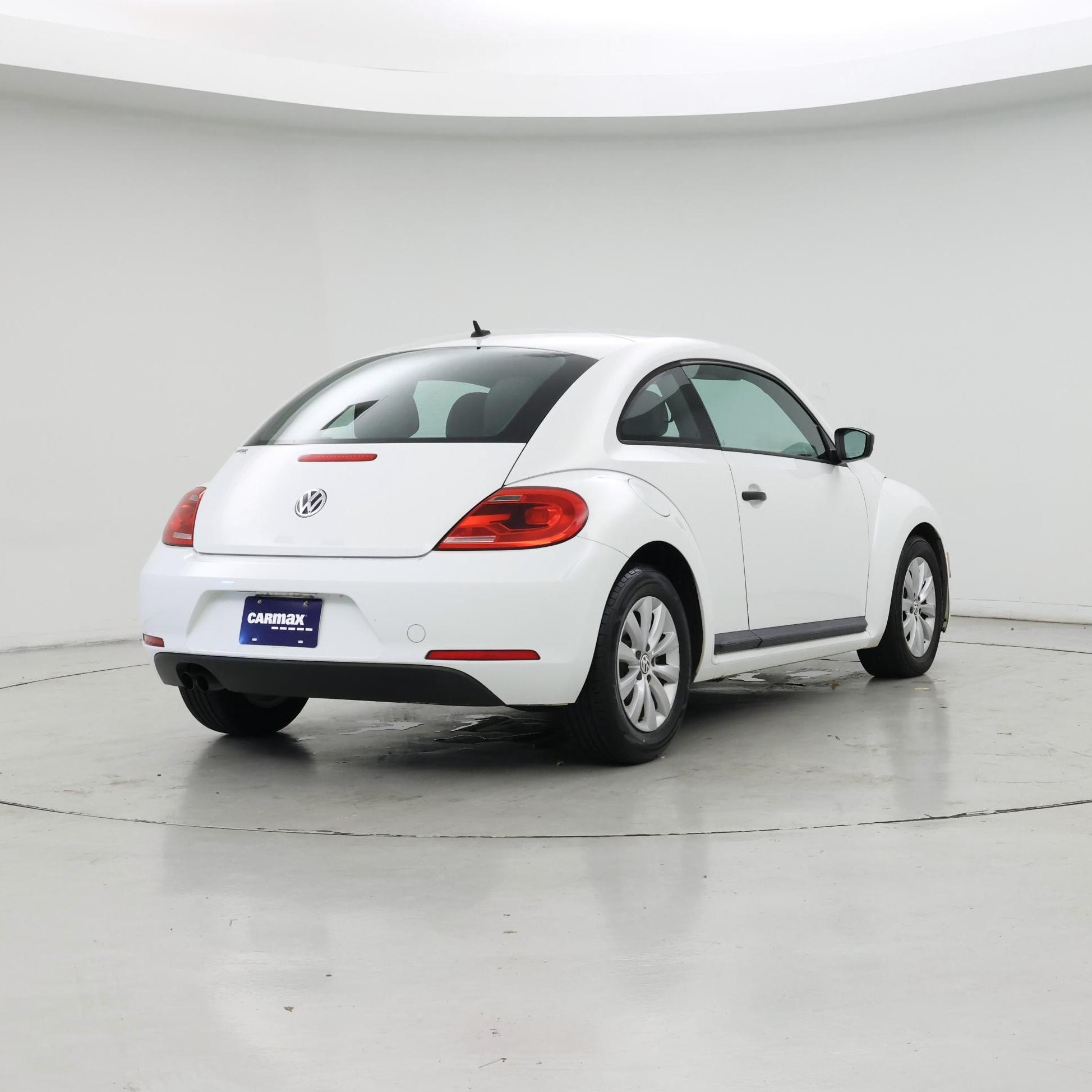 Thumbnail: 2015 Volkswagen Beetle - 8