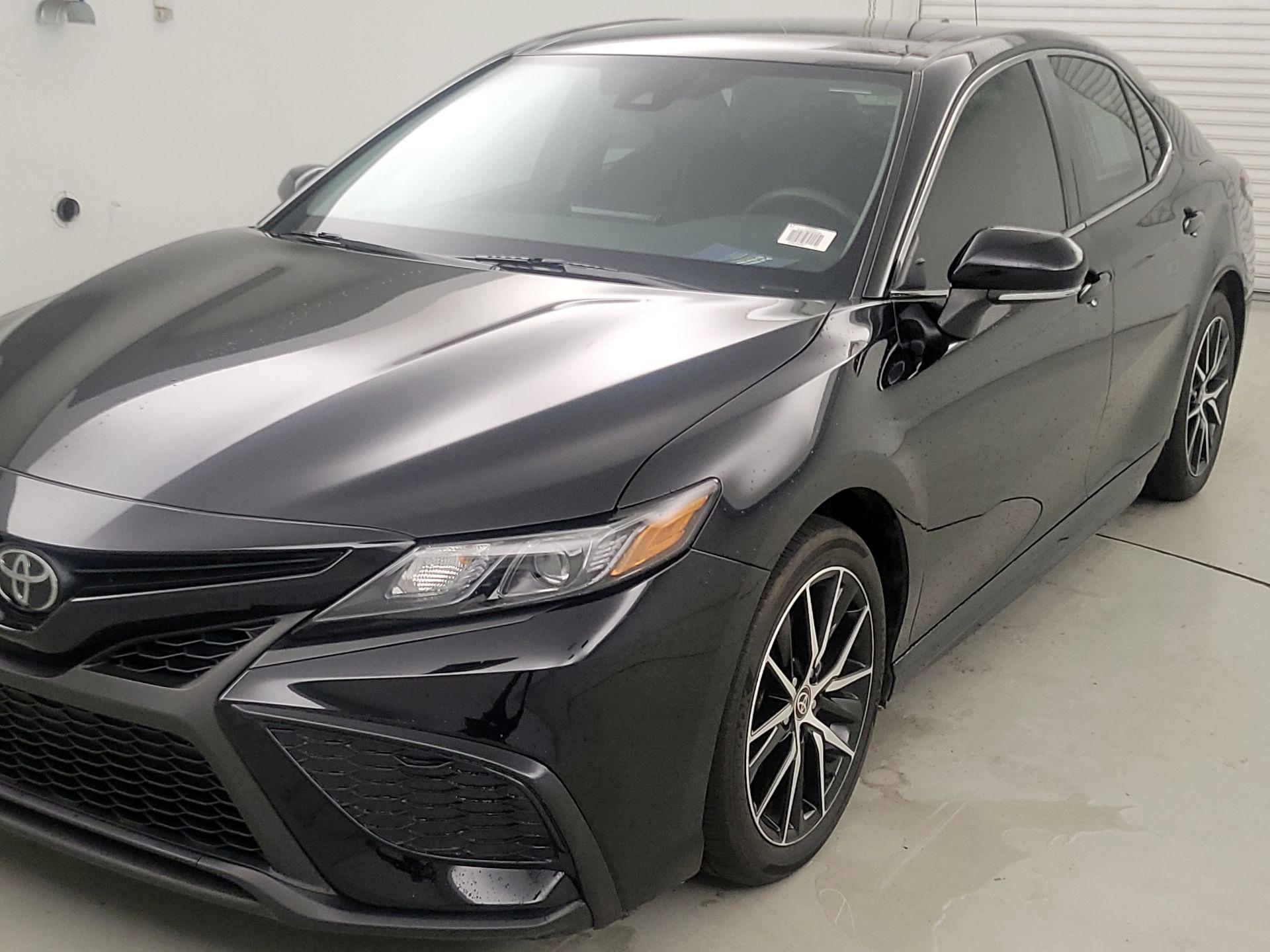 Thumbnail: 2022 Toyota Camry - 3
