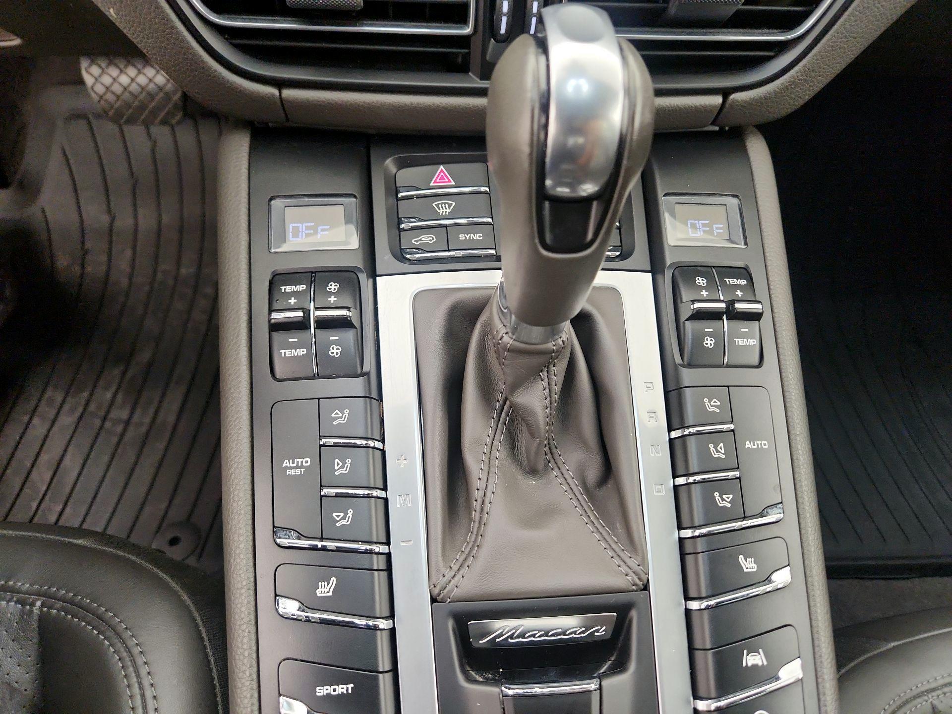 Thumbnail: 2021 Porsche Macan - 16