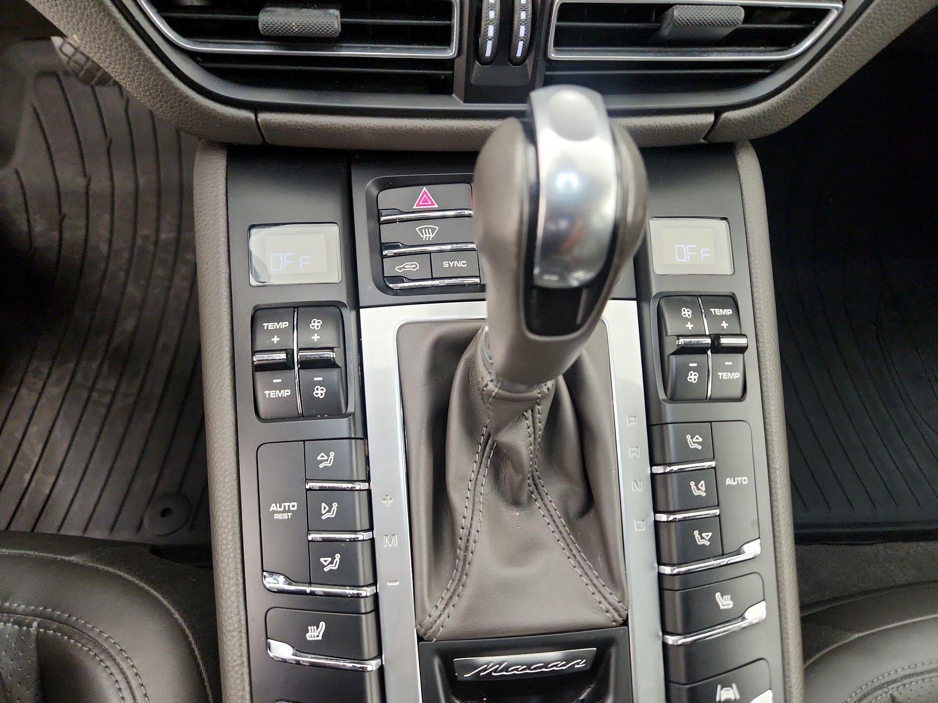 Thumbnail: 2021 Porsche Macan - 17