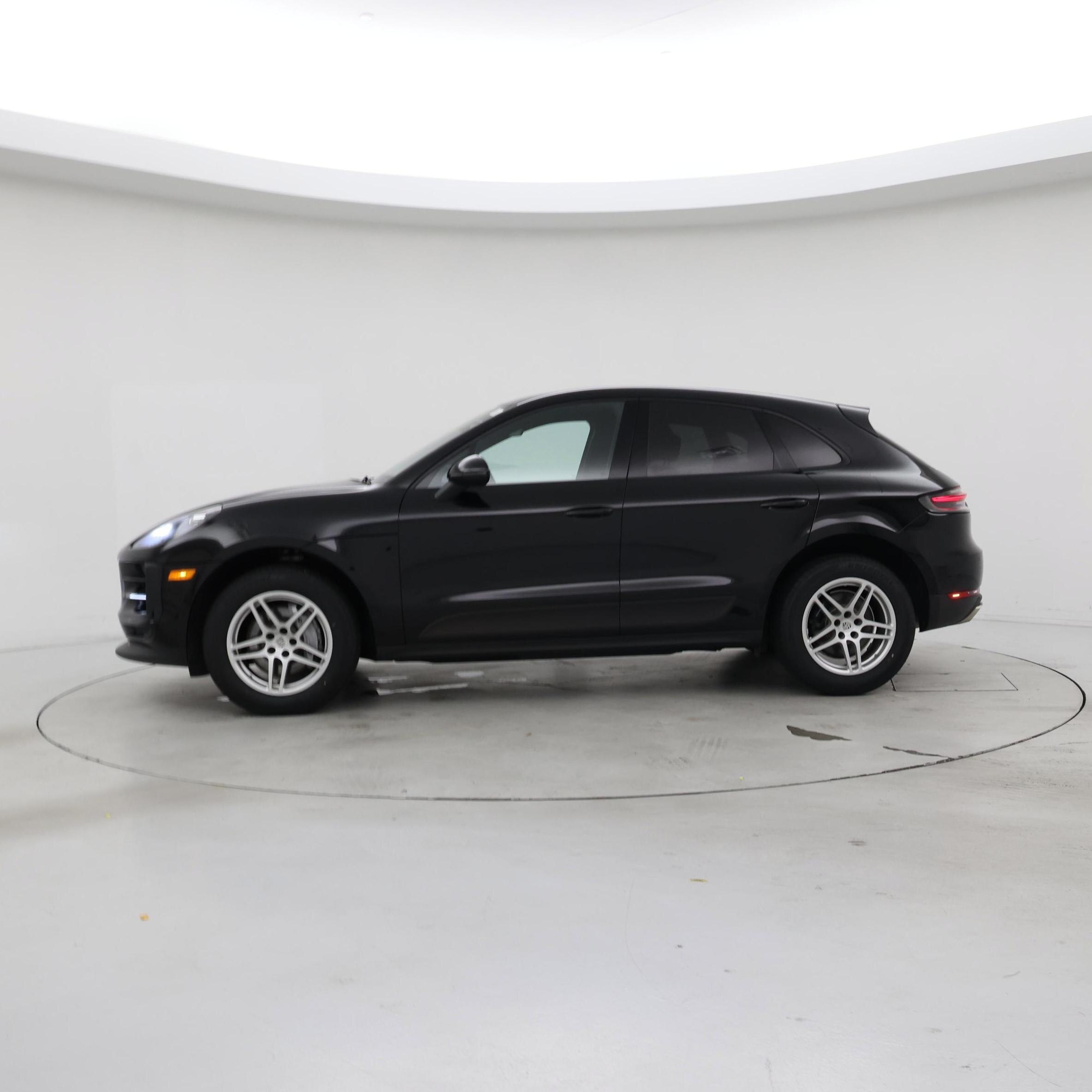 Thumbnail: 2021 Porsche Macan - 3
