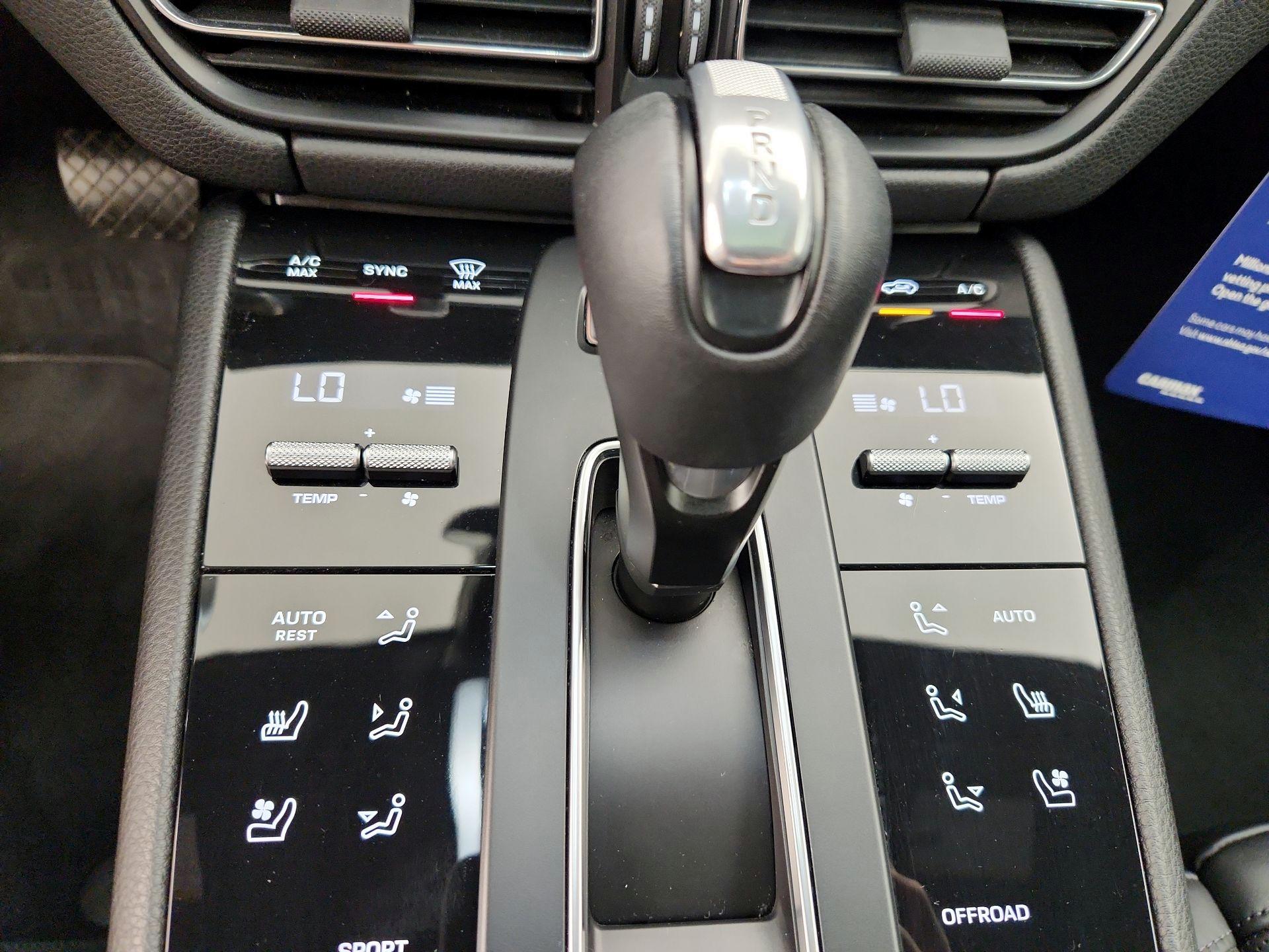 Thumbnail: 2022 Porsche Macan - 18