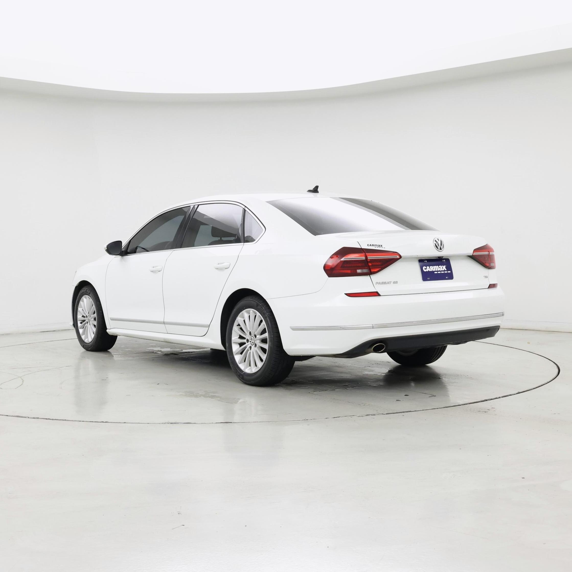 Thumbnail: 2017 Volkswagen Passat - 2