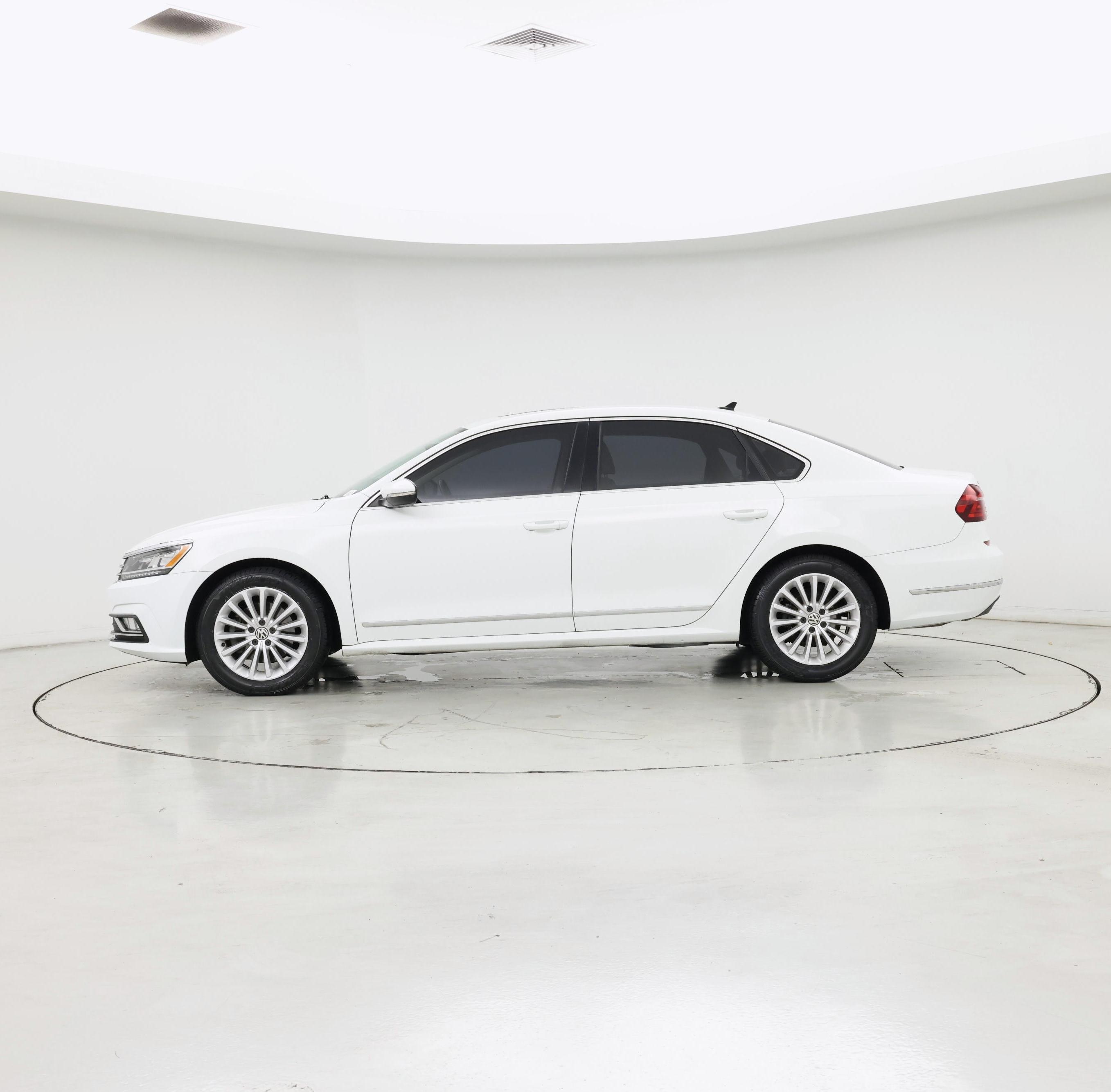 Thumbnail: 2017 Volkswagen Passat - 3