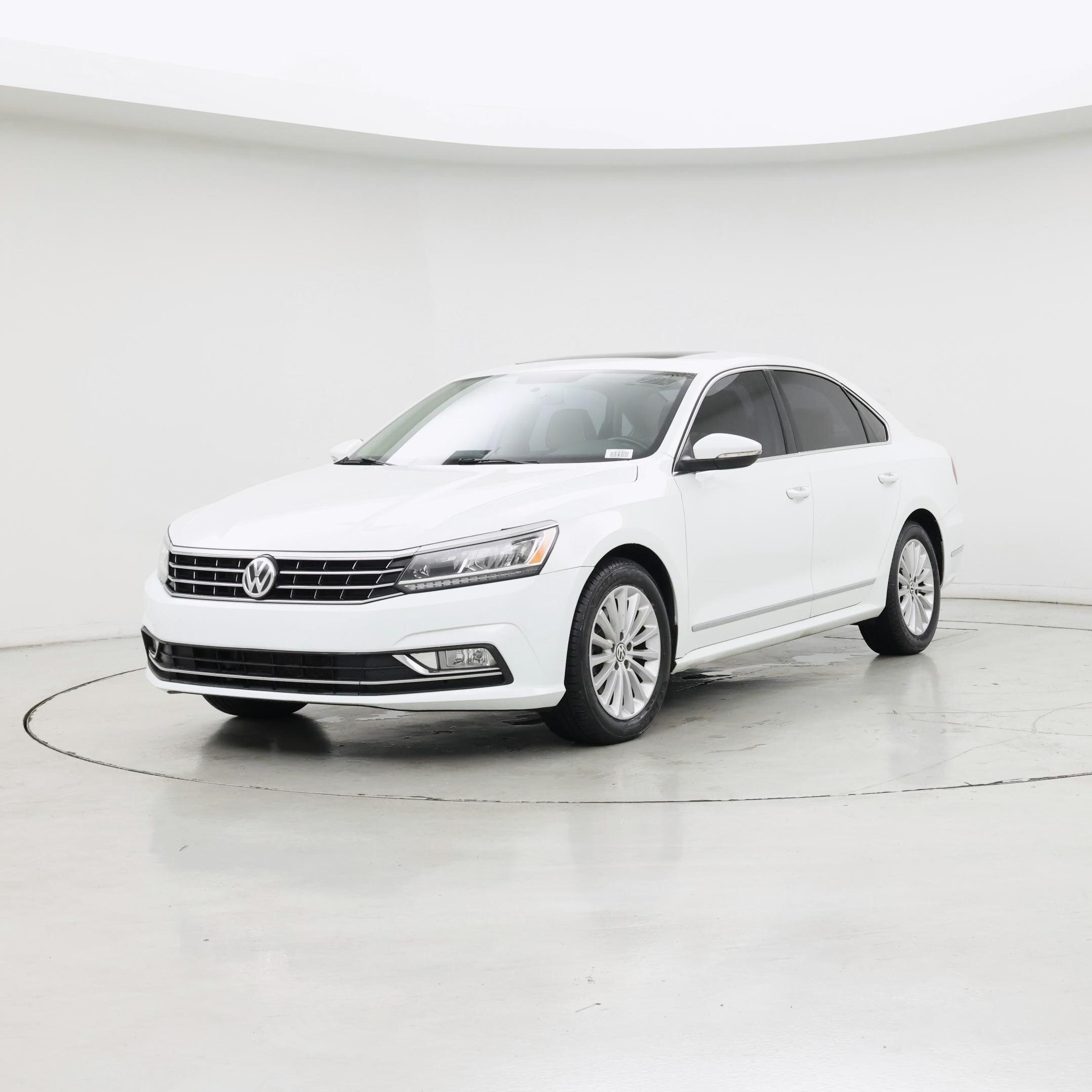 Thumbnail: 2017 Volkswagen Passat - 4