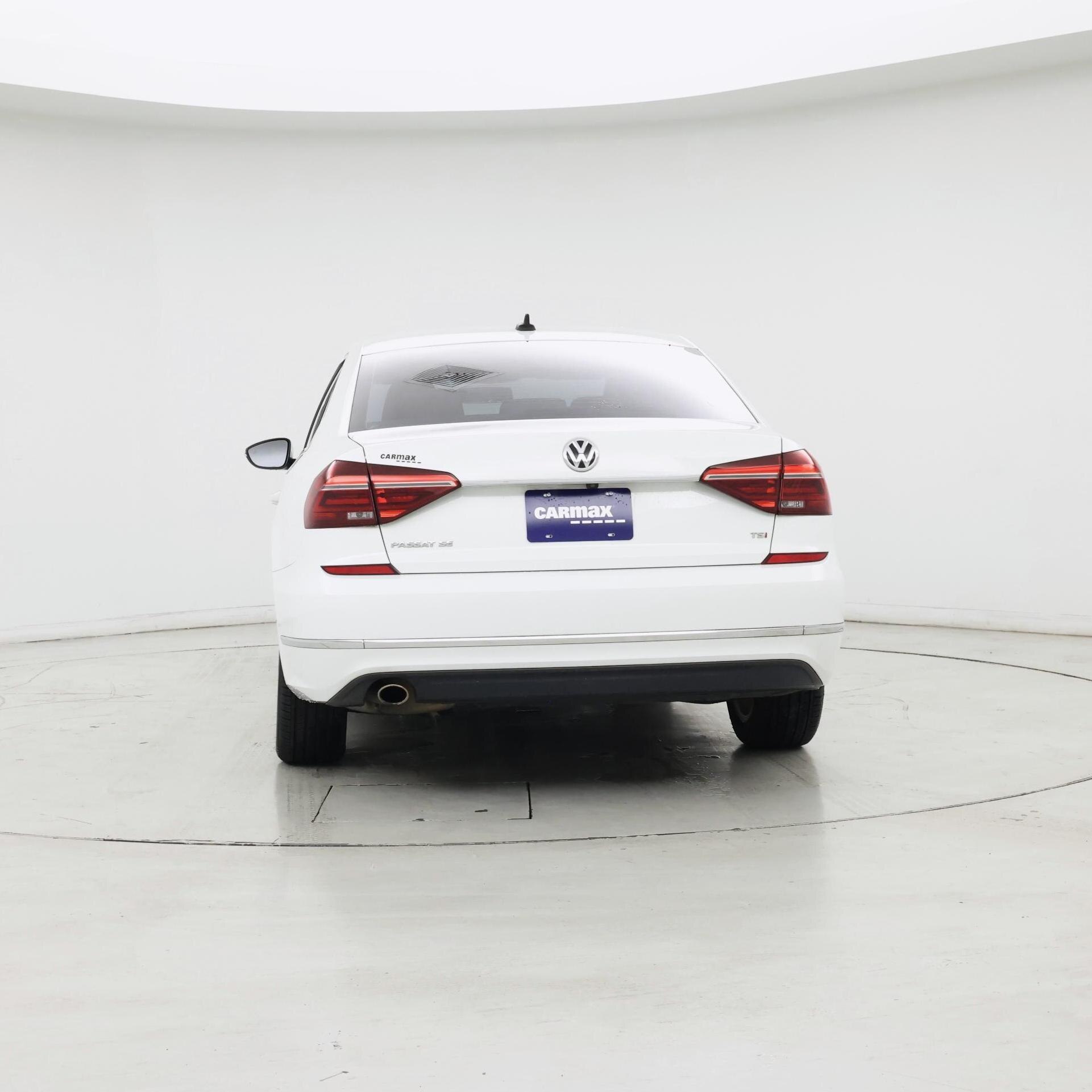 Thumbnail: 2017 Volkswagen Passat - 6