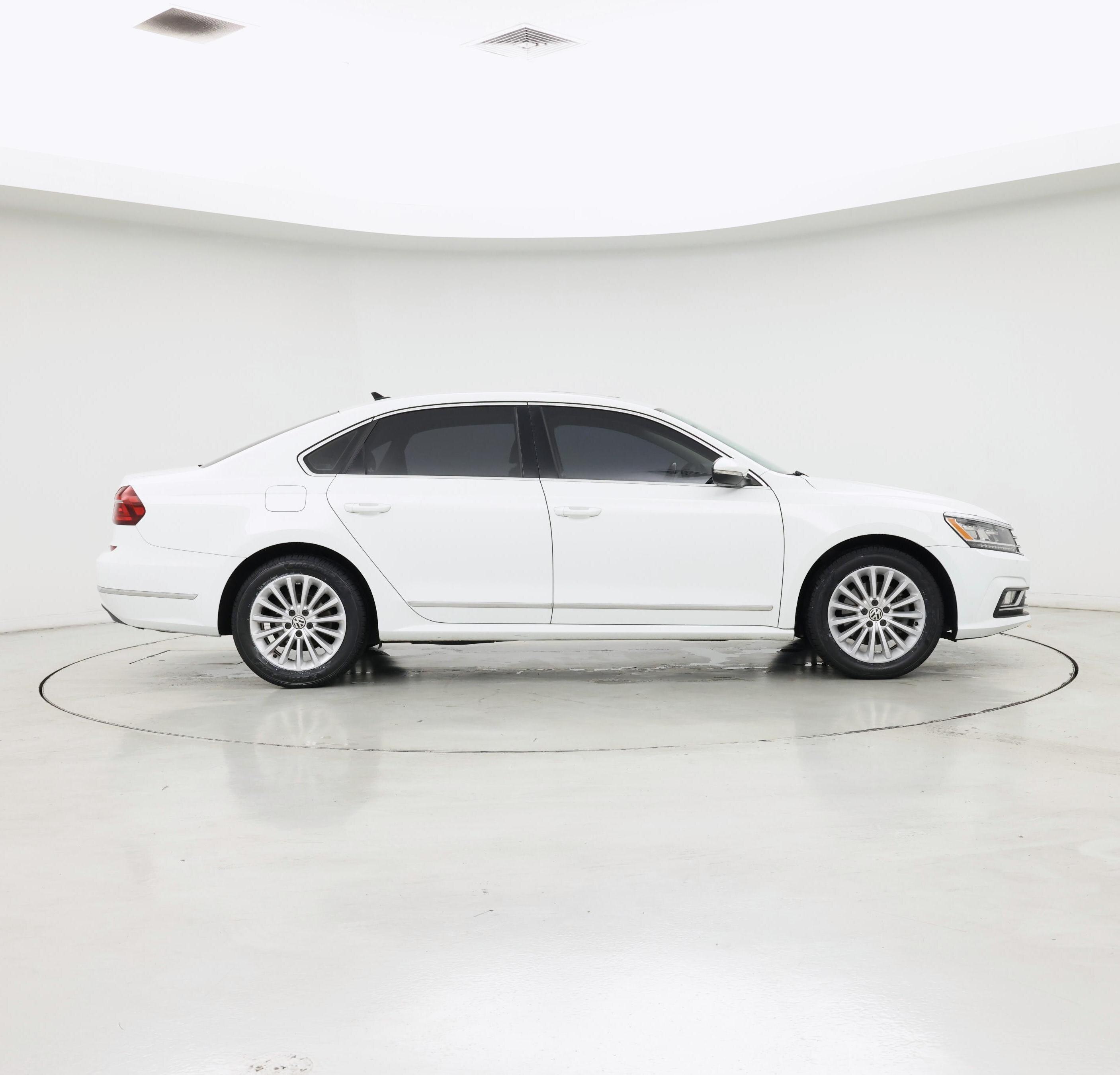 Thumbnail: 2017 Volkswagen Passat - 7