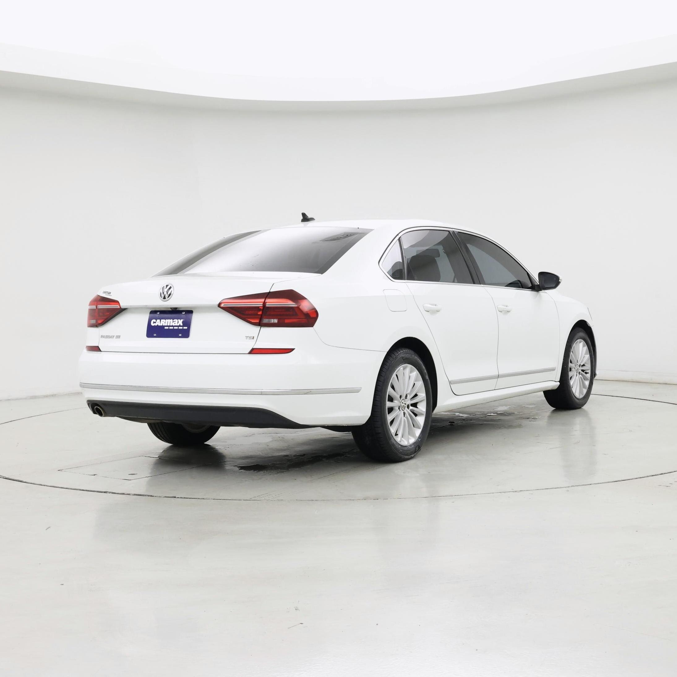 Thumbnail: 2017 Volkswagen Passat - 8