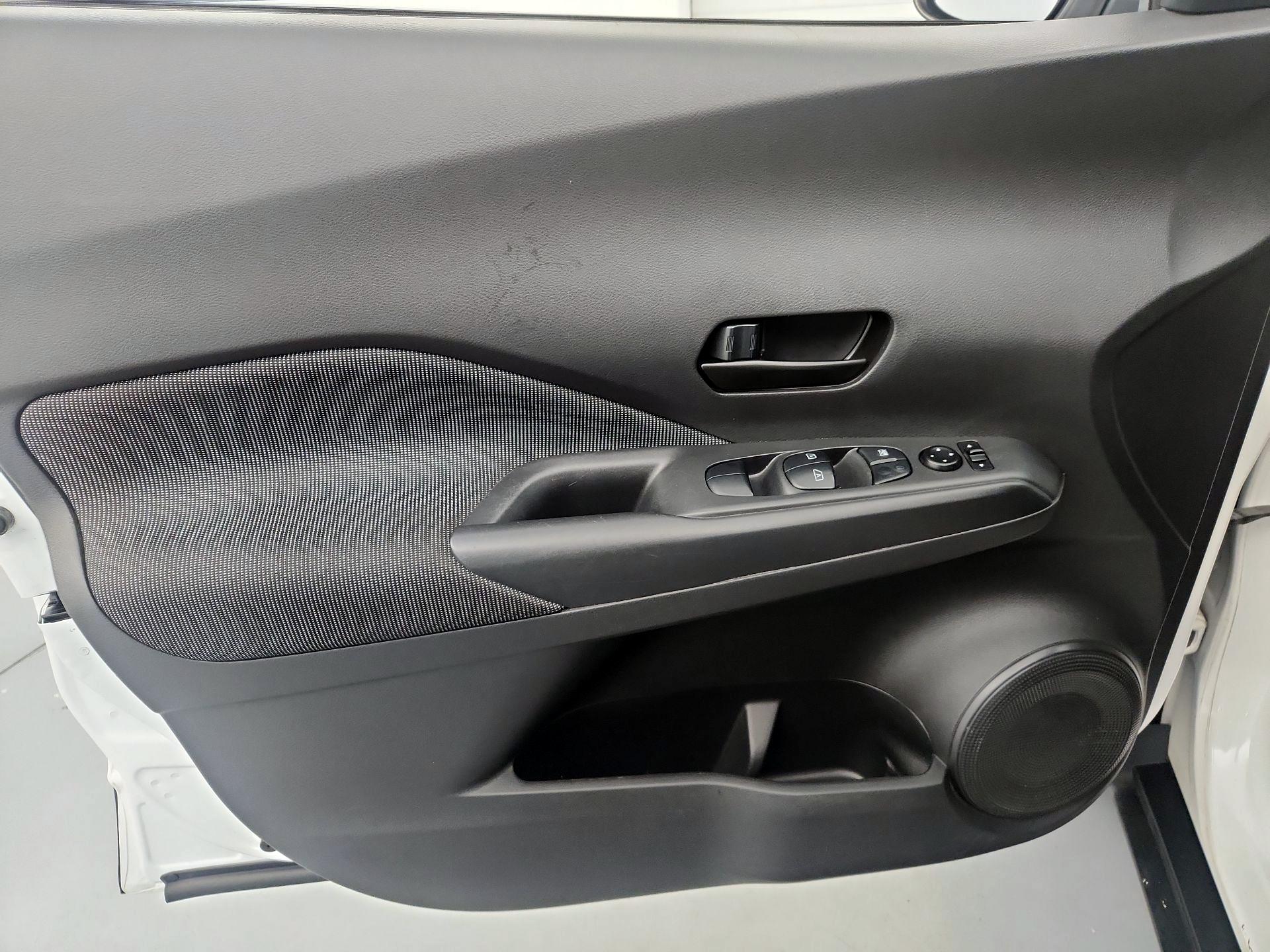 Thumbnail: 2020 Nissan Kicks - 12