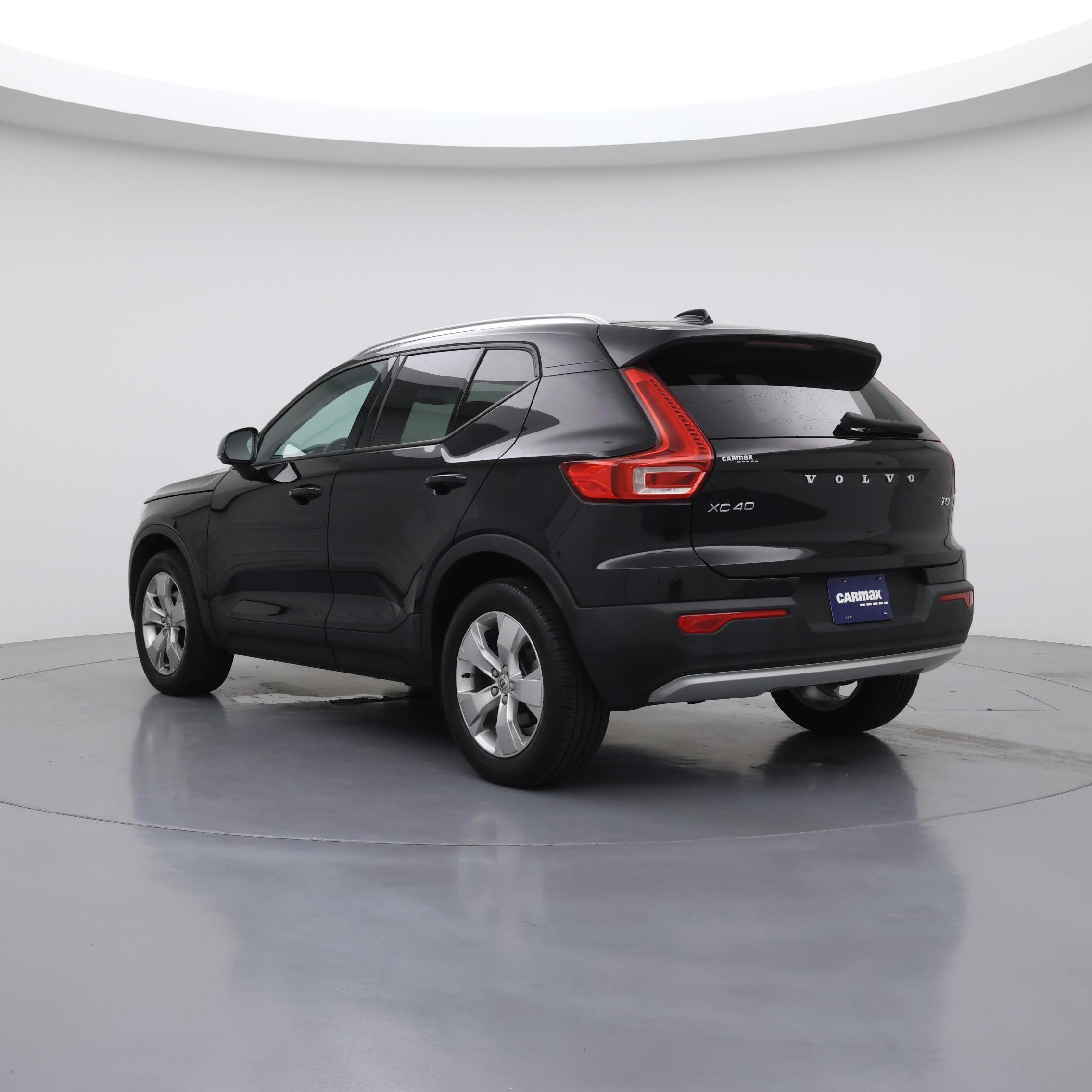 Thumbnail: 2022 Volvo XC40 - 2