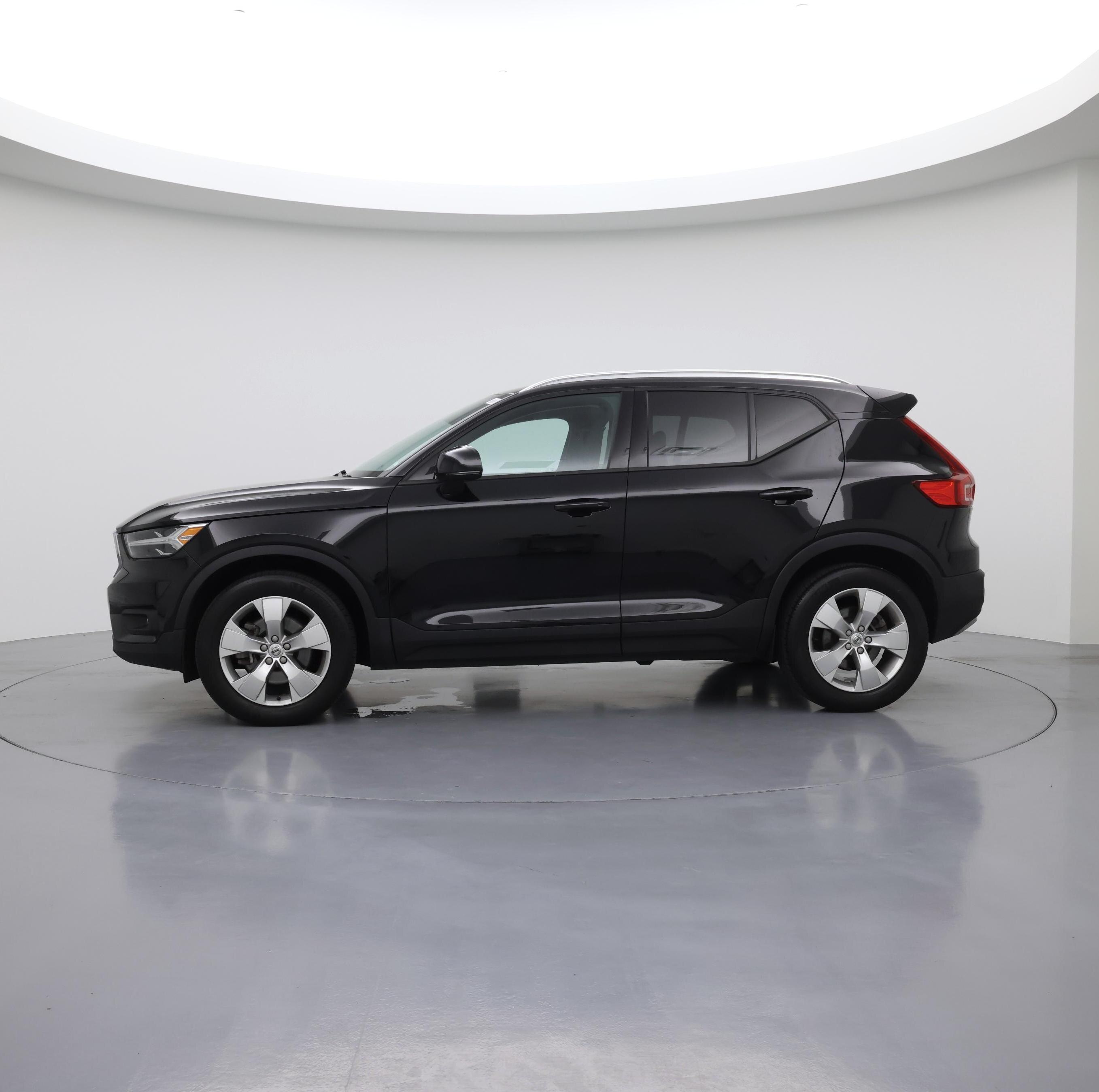 Thumbnail: 2022 Volvo XC40 - 3