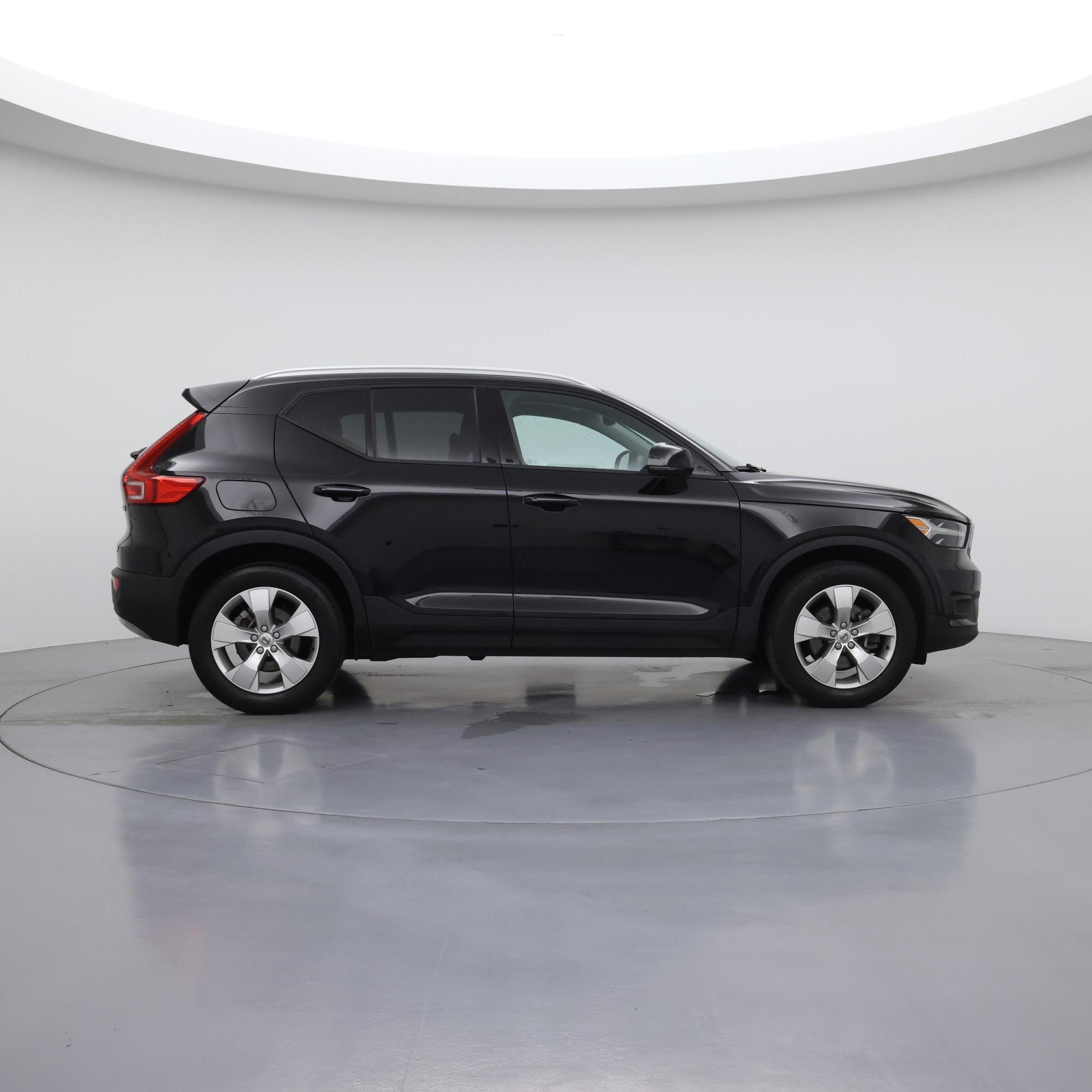 Thumbnail: 2022 Volvo XC40 - 7
