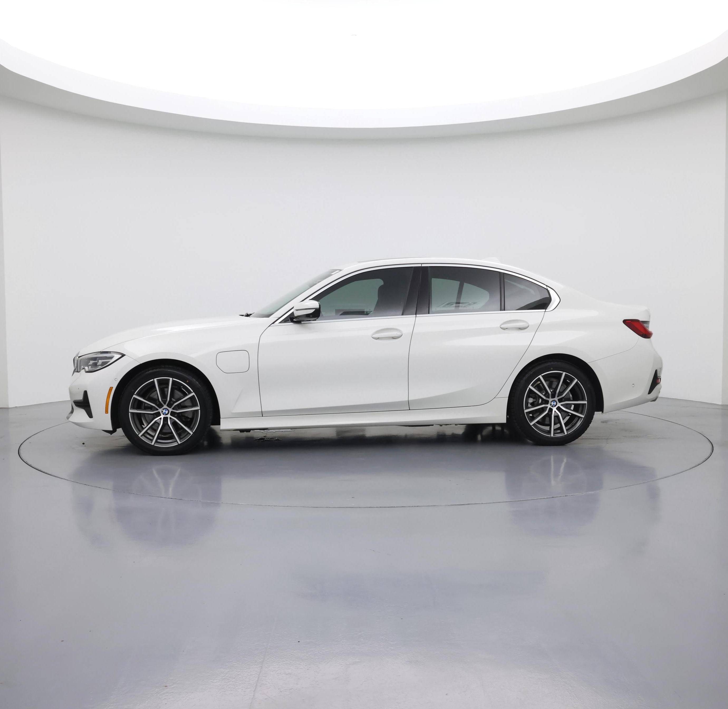 Thumbnail: 2021 BMW 3 Series - 3