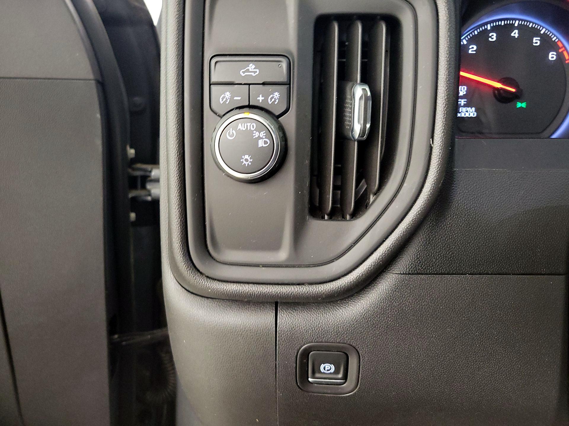 Thumbnail: 2021 Chevrolet Silverado 1500 - 11
