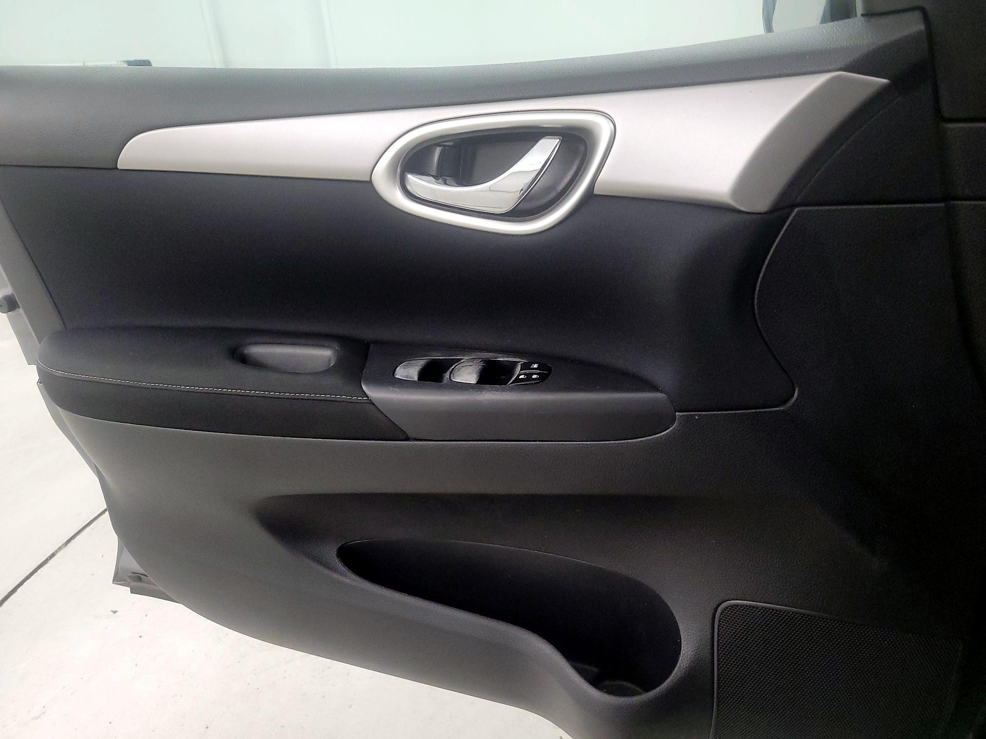 Thumbnail: 2015 Nissan Sentra - 10