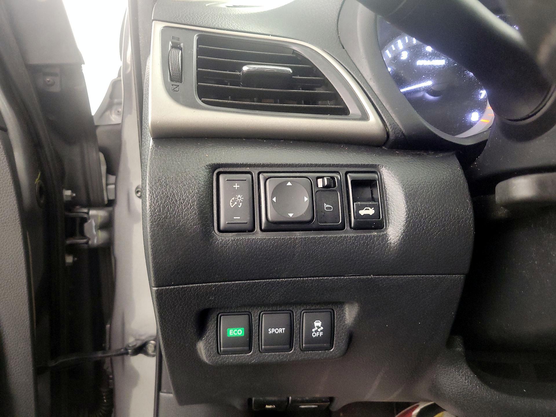 Thumbnail: 2015 Nissan Sentra - 11