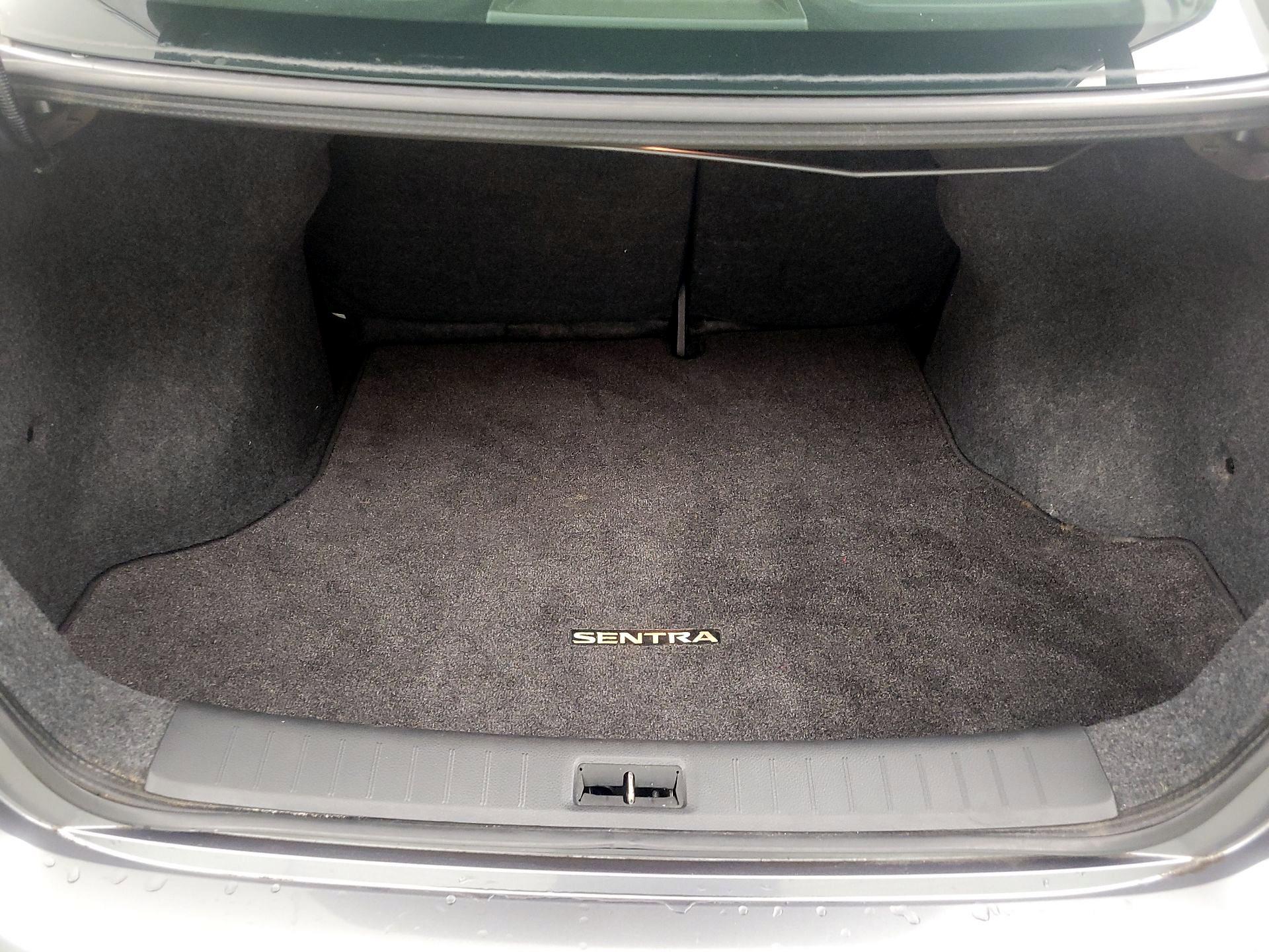Thumbnail: 2015 Nissan Sentra - 18
