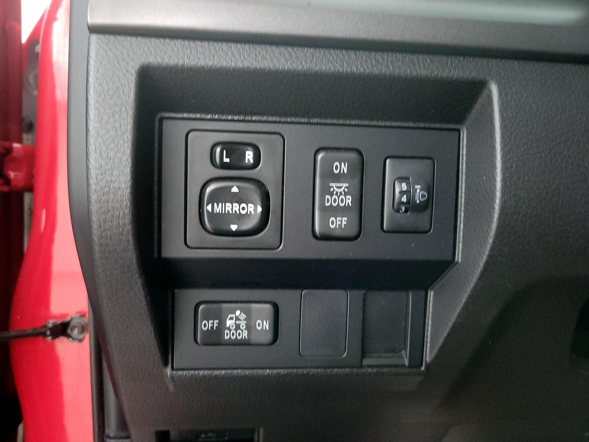 Thumbnail: 2016 Toyota Tundra - 11