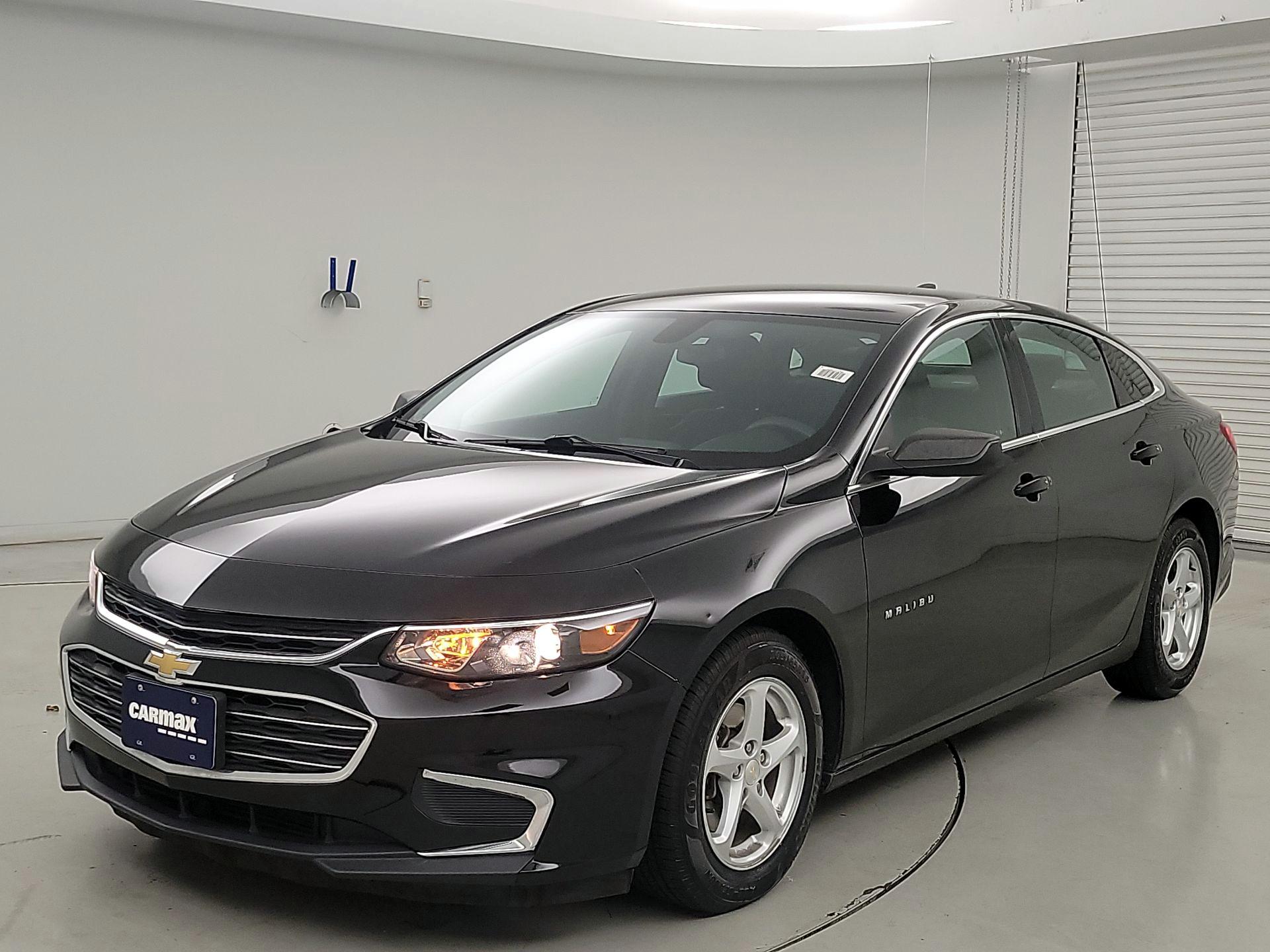 Thumbnail: 2016 Chevrolet Malibu - 3