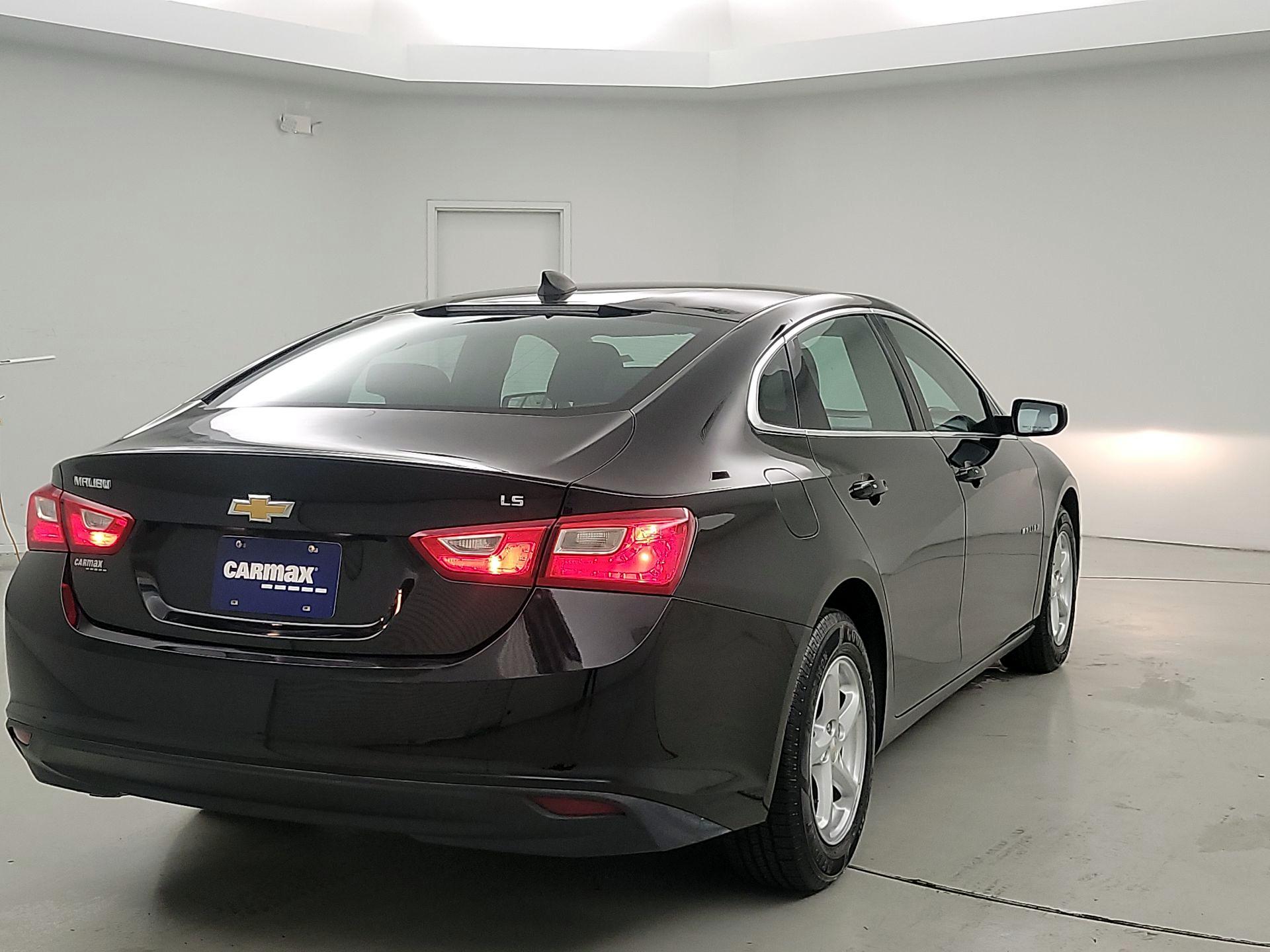 Thumbnail: 2016 Chevrolet Malibu - 5