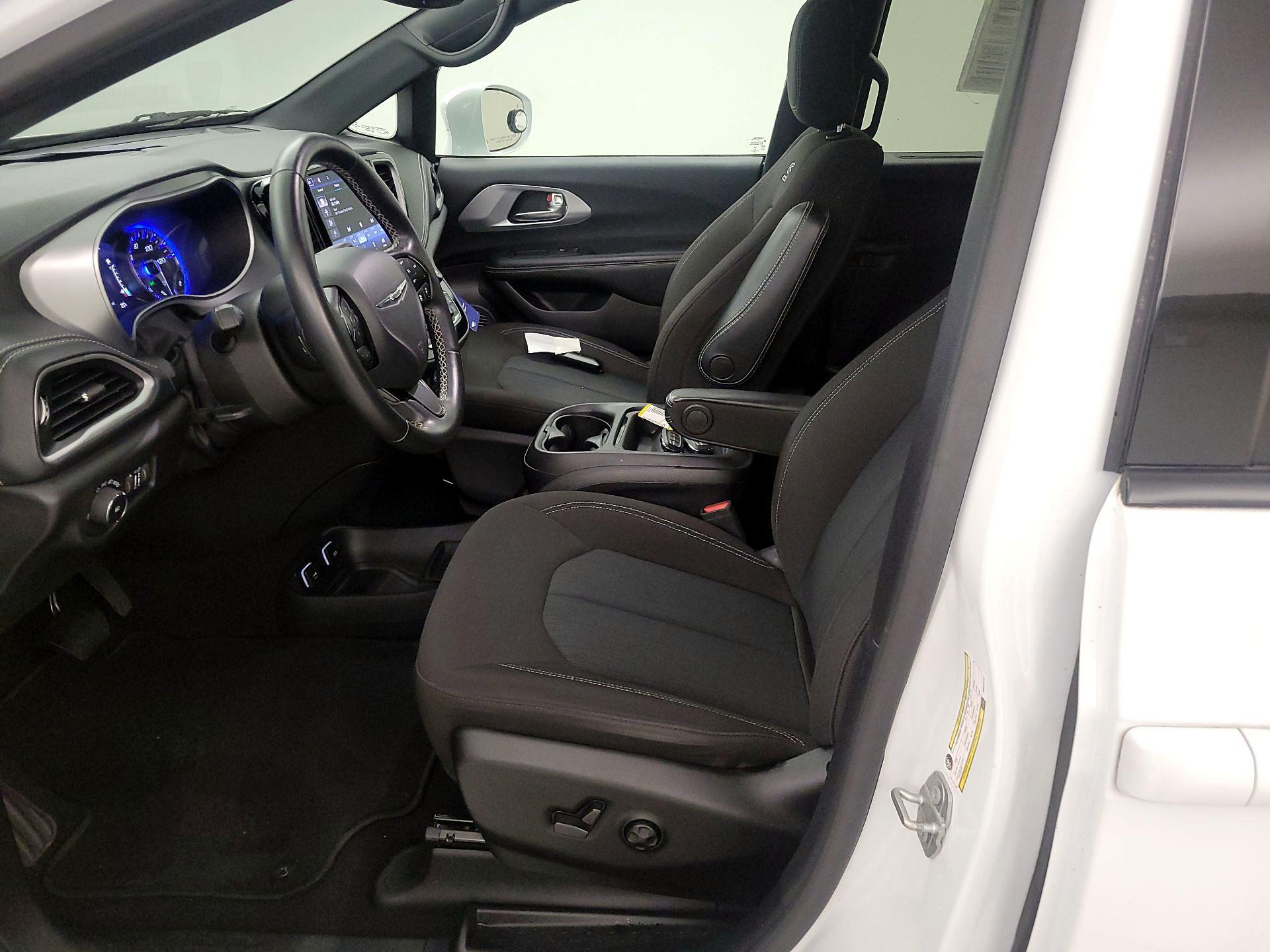 Thumbnail: 2021 Chrysler Pacifica - 9