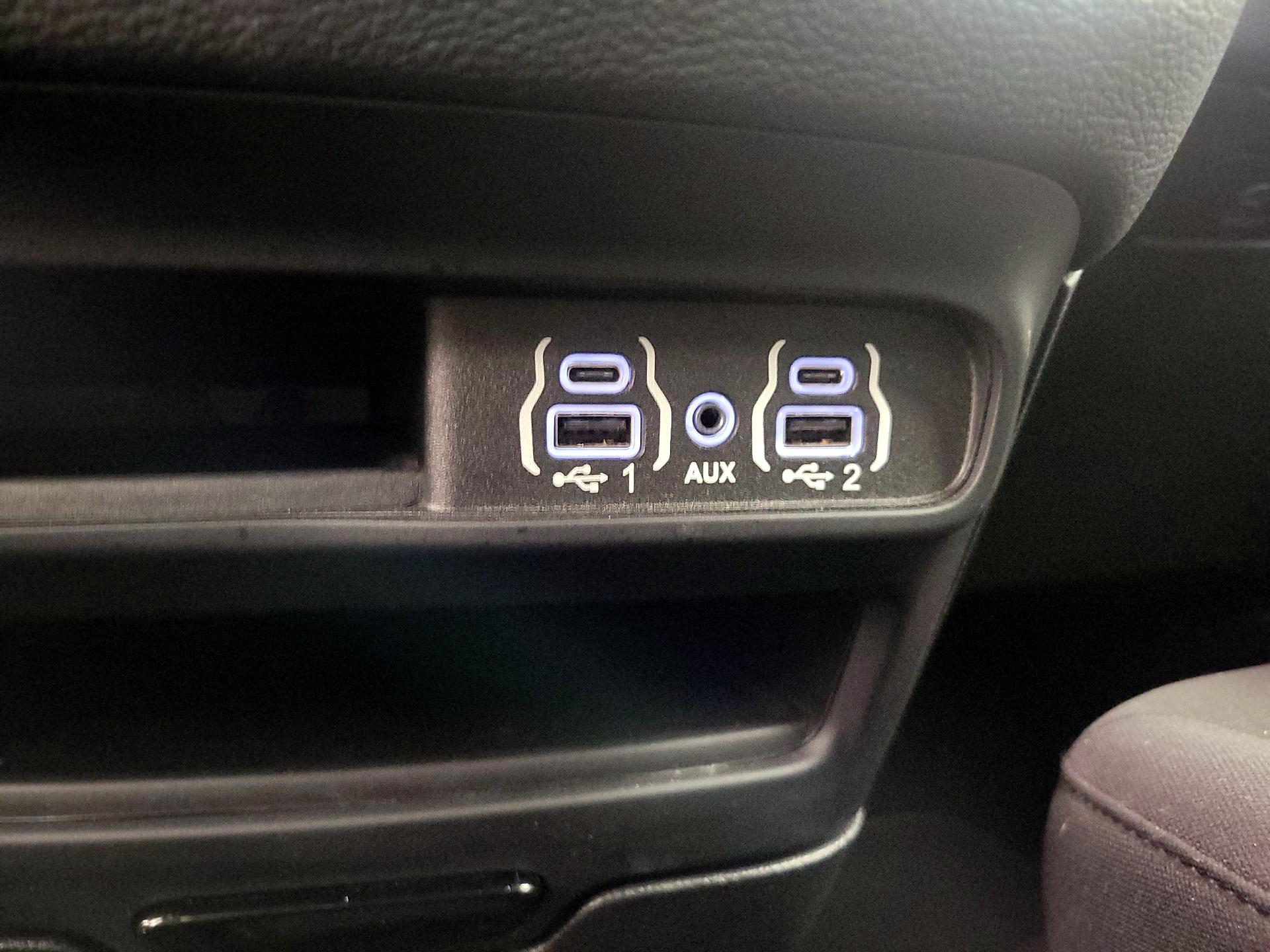 Thumbnail: 2021 Chrysler Pacifica - 16