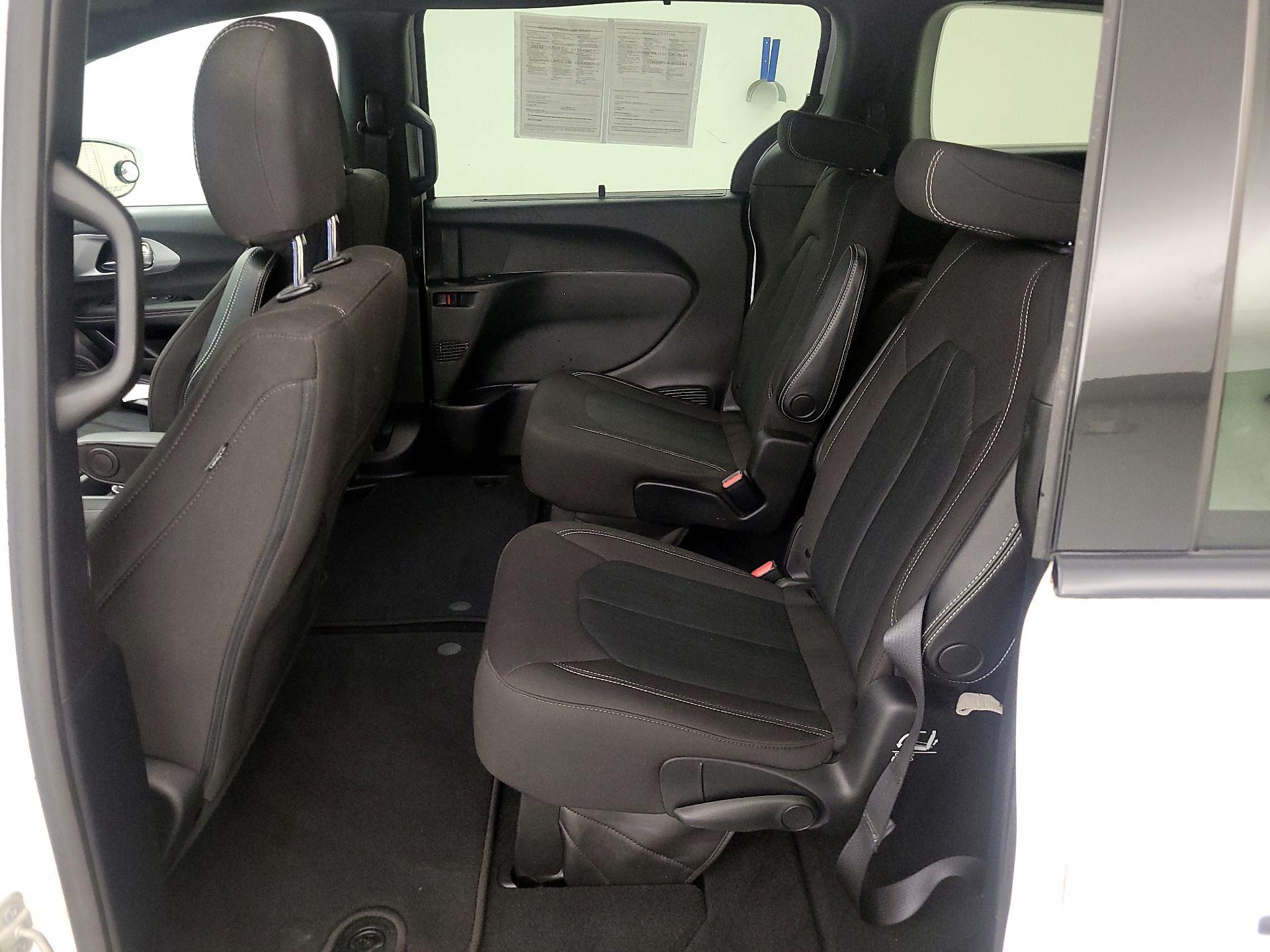 Thumbnail: 2021 Chrysler Pacifica - 17
