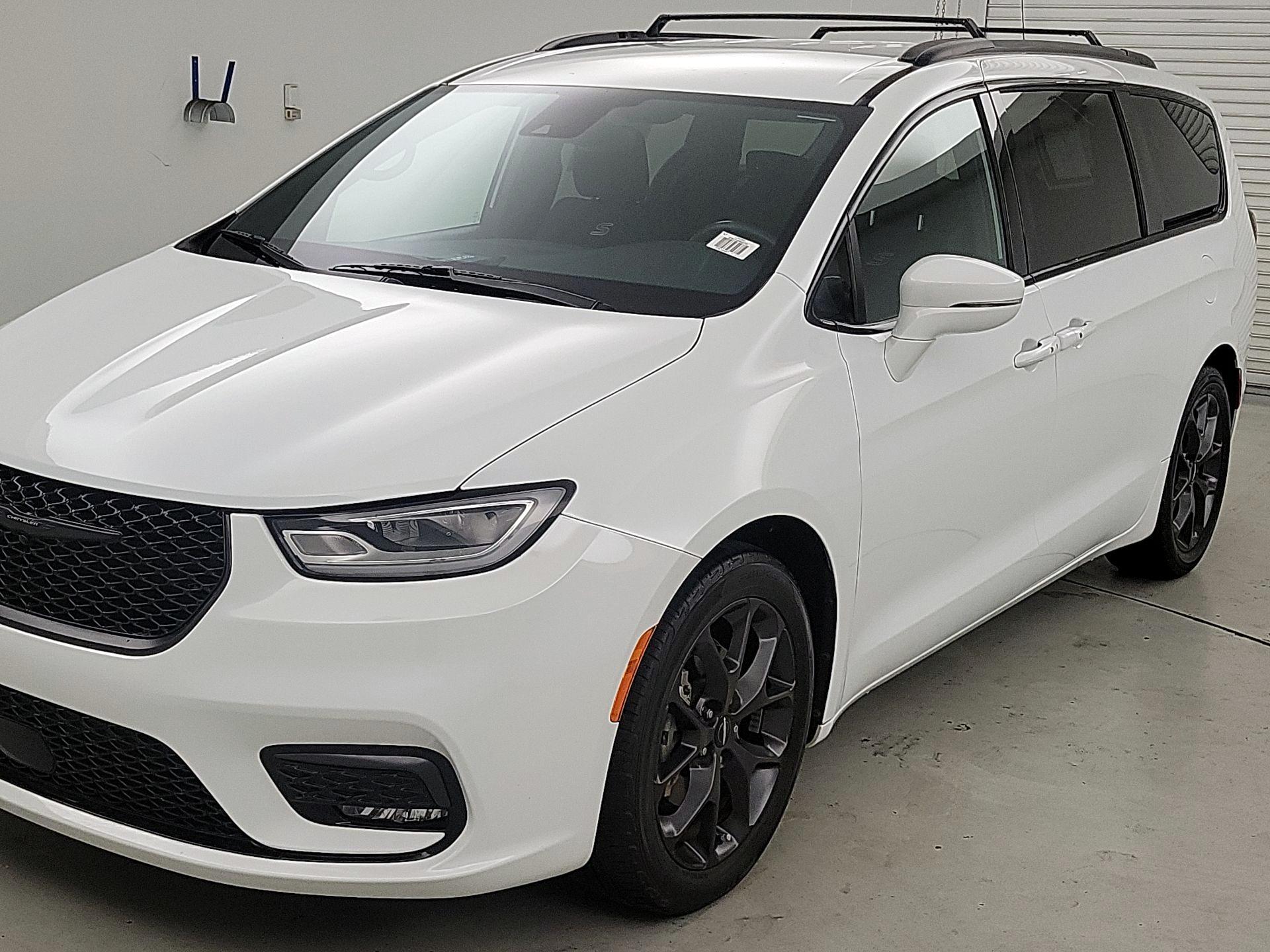 Thumbnail: 2021 Chrysler Pacifica - 3