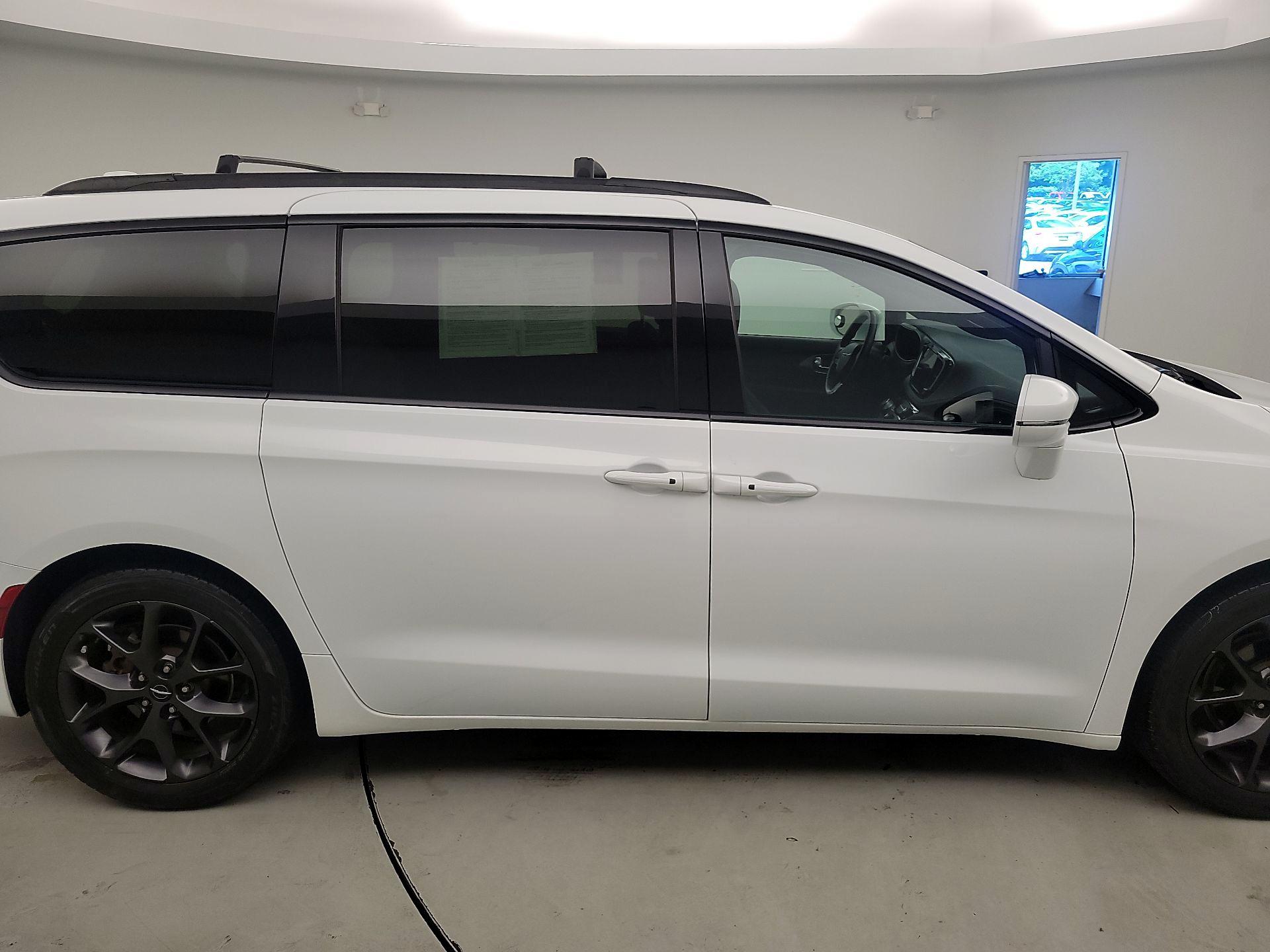 Thumbnail: 2021 Chrysler Pacifica - 4