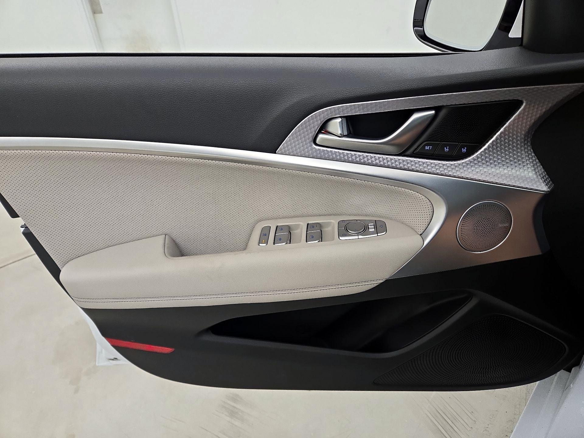 Thumbnail: 2023 Genesis G70 - 12