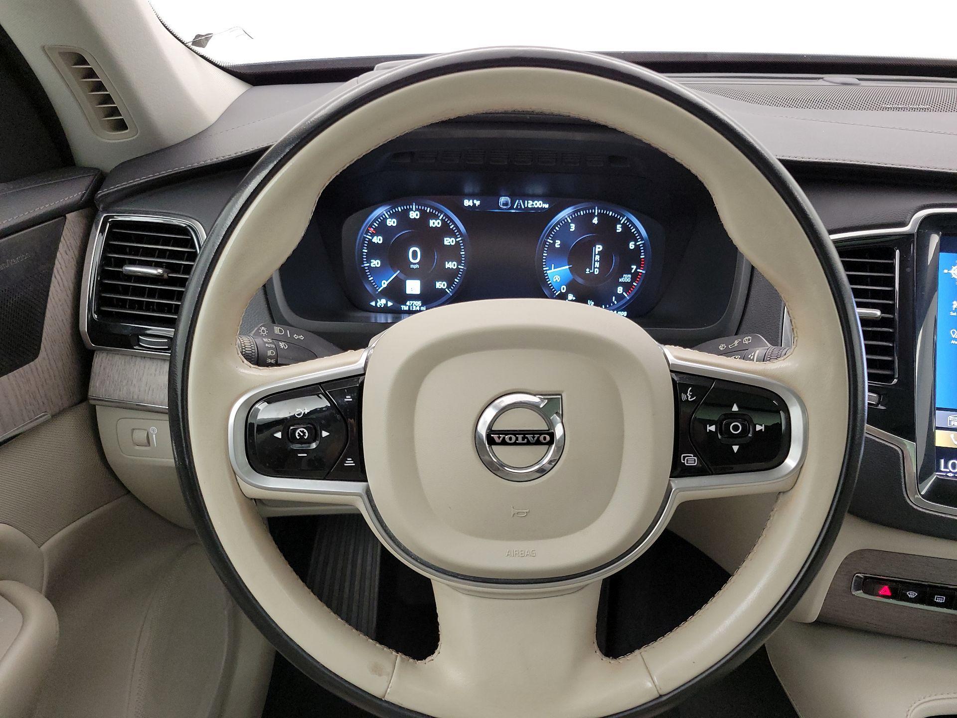 Thumbnail: 2022 Volvo XC90 - 10