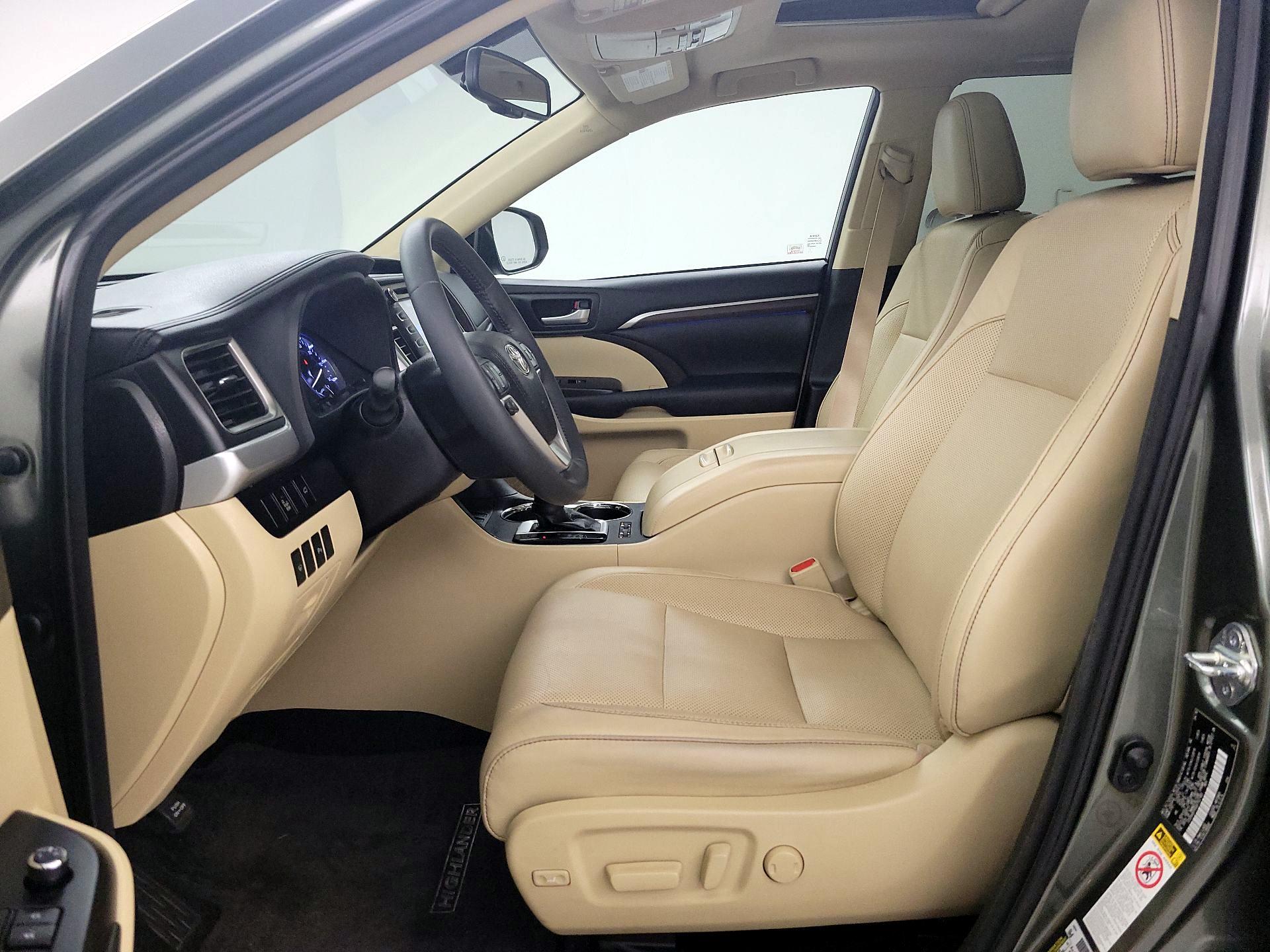 Thumbnail: 2016 Toyota Highlander - 9