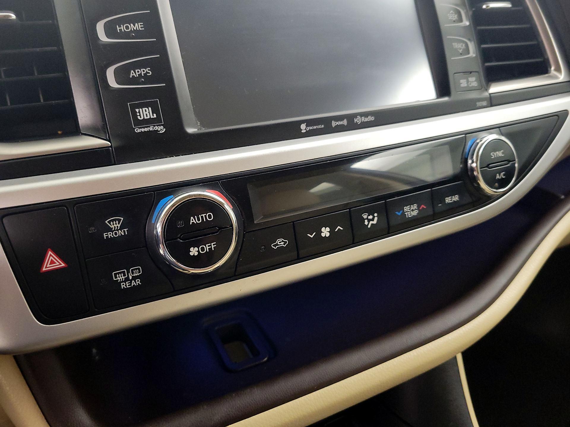 Thumbnail: 2016 Toyota Highlander - 14