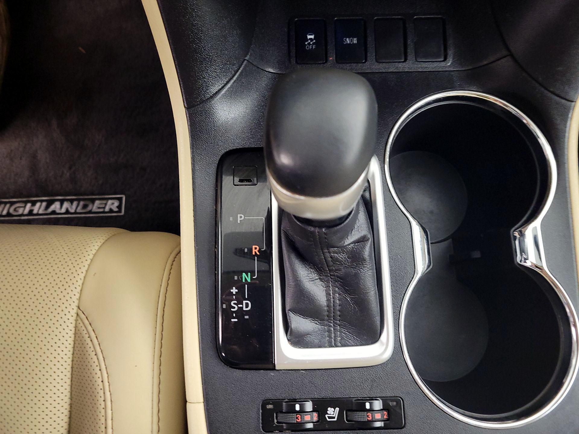 Thumbnail: 2016 Toyota Highlander - 15