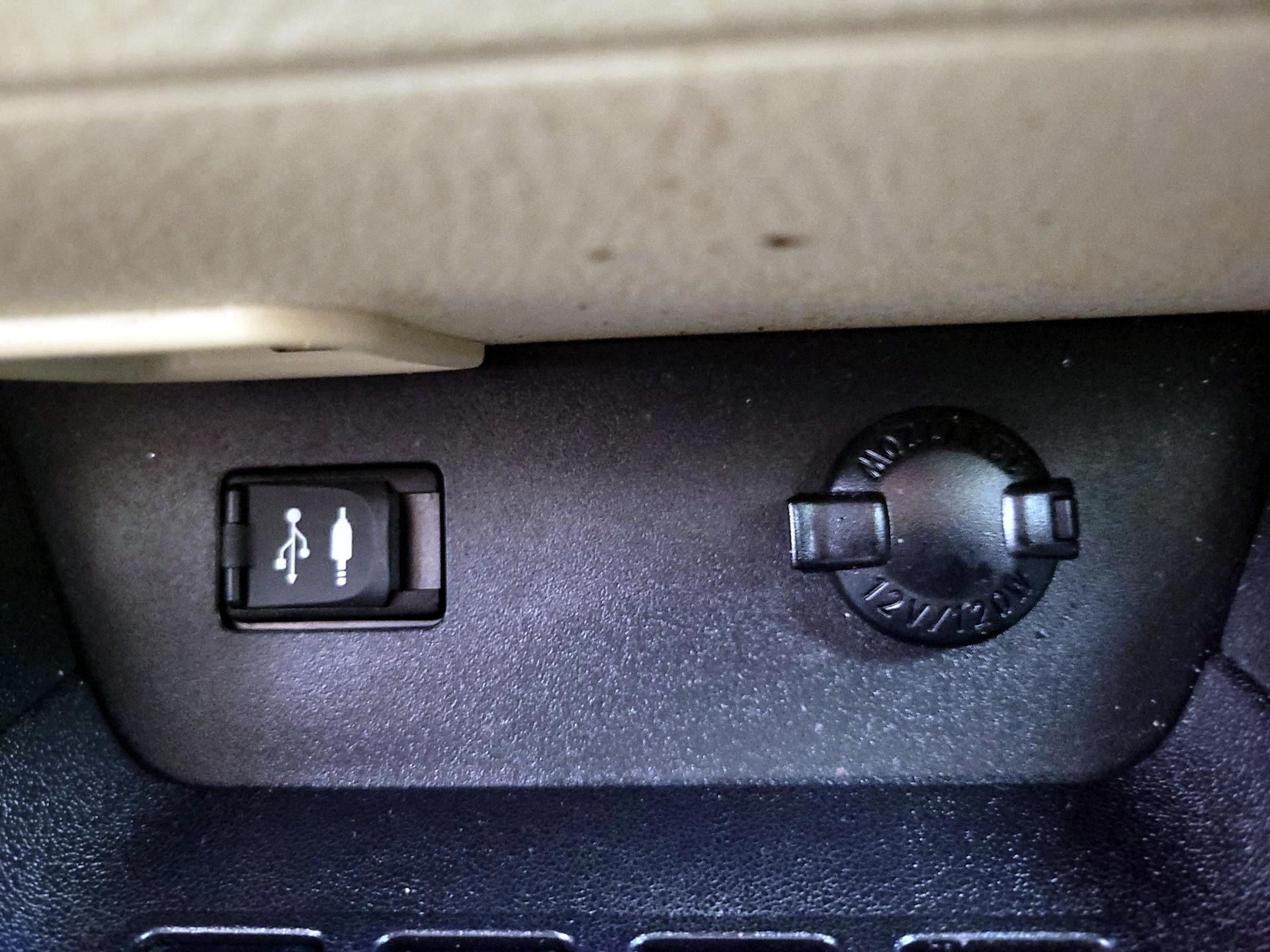 Thumbnail: 2016 Toyota Highlander - 16