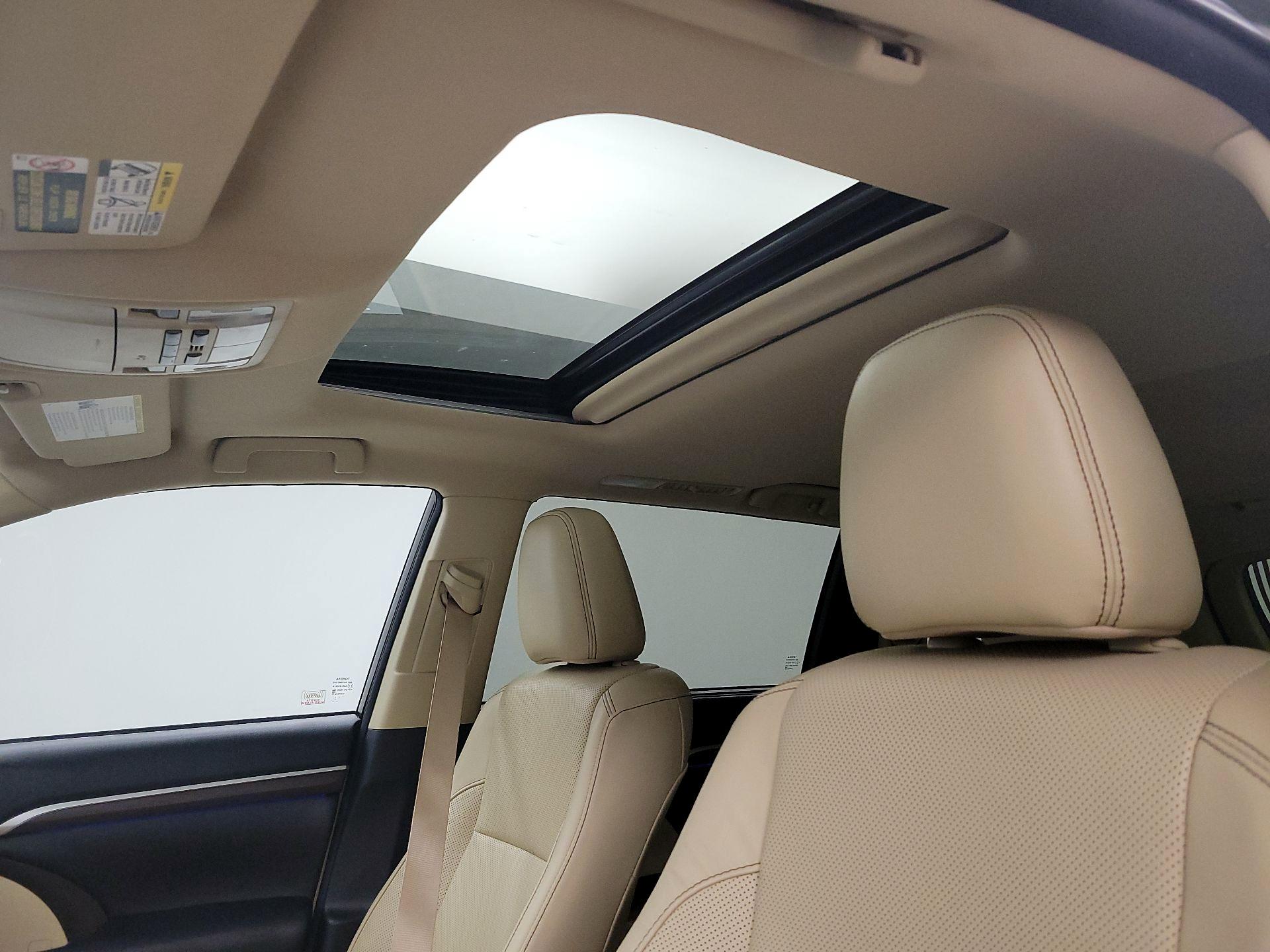 Thumbnail: 2016 Toyota Highlander - 17