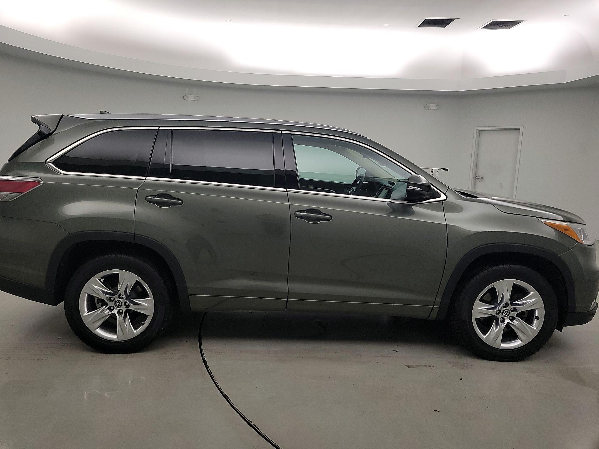 Thumbnail: 2016 Toyota Highlander - 4