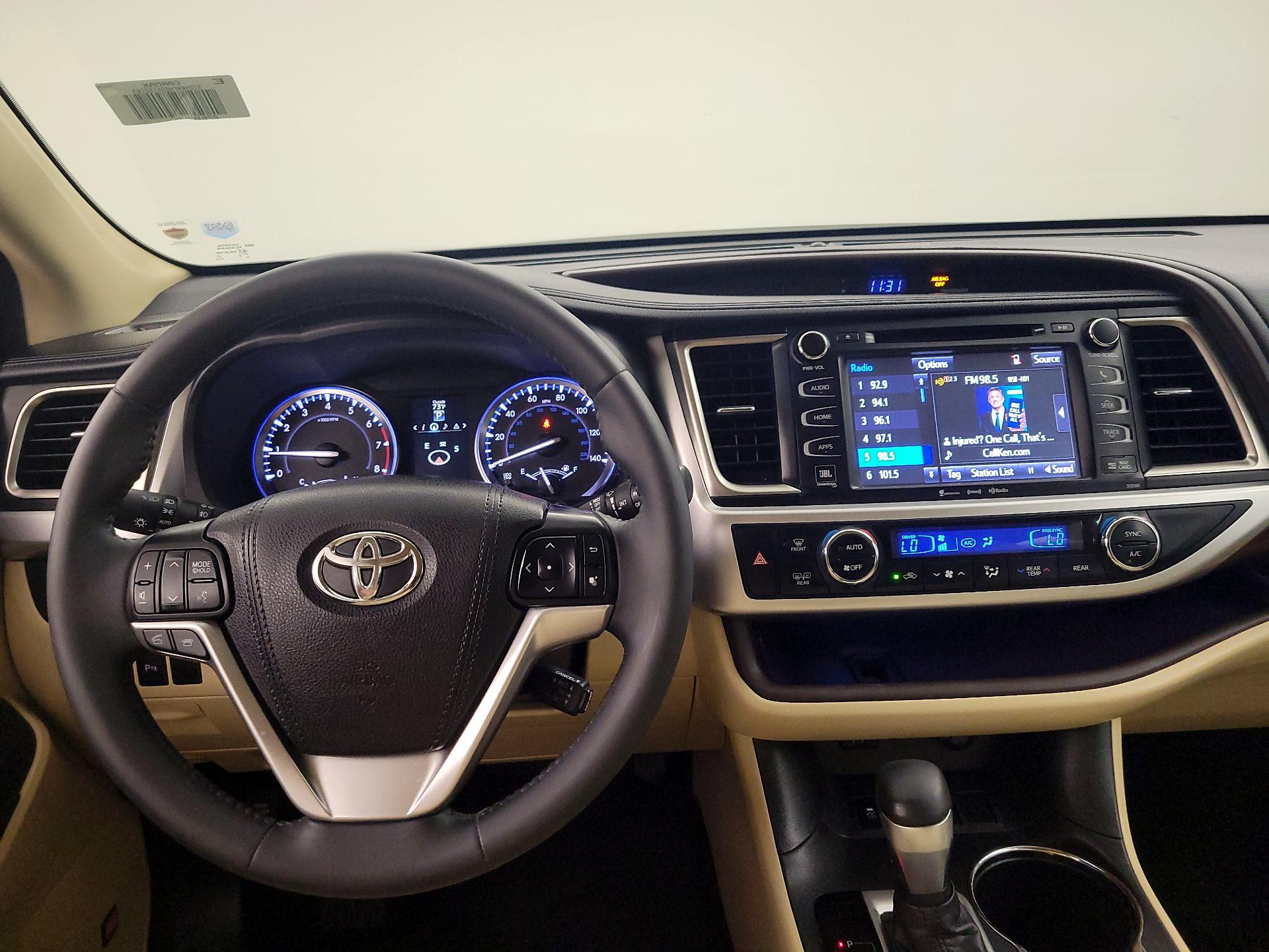 Thumbnail: 2016 Toyota Highlander - 8