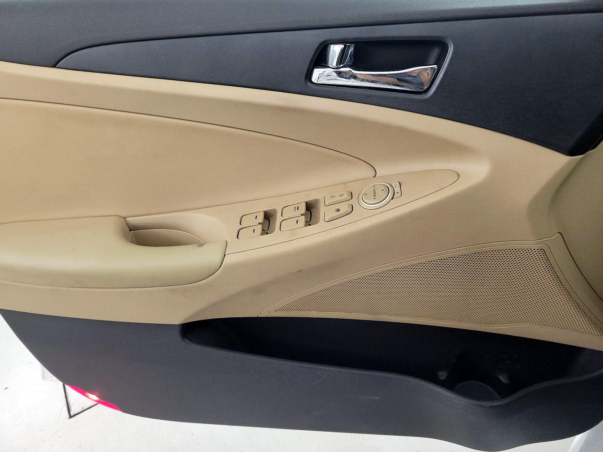 Thumbnail: 2014 Hyundai Sonata - 12