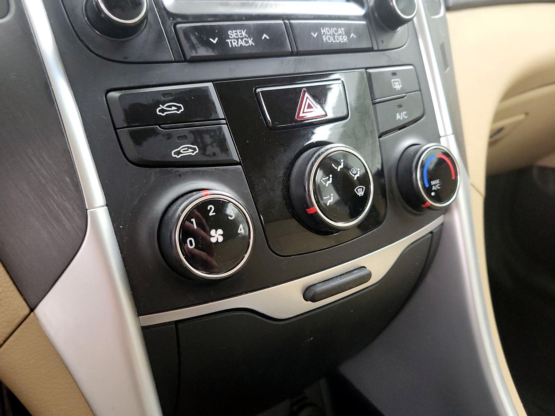 Thumbnail: 2014 Hyundai Sonata - 16