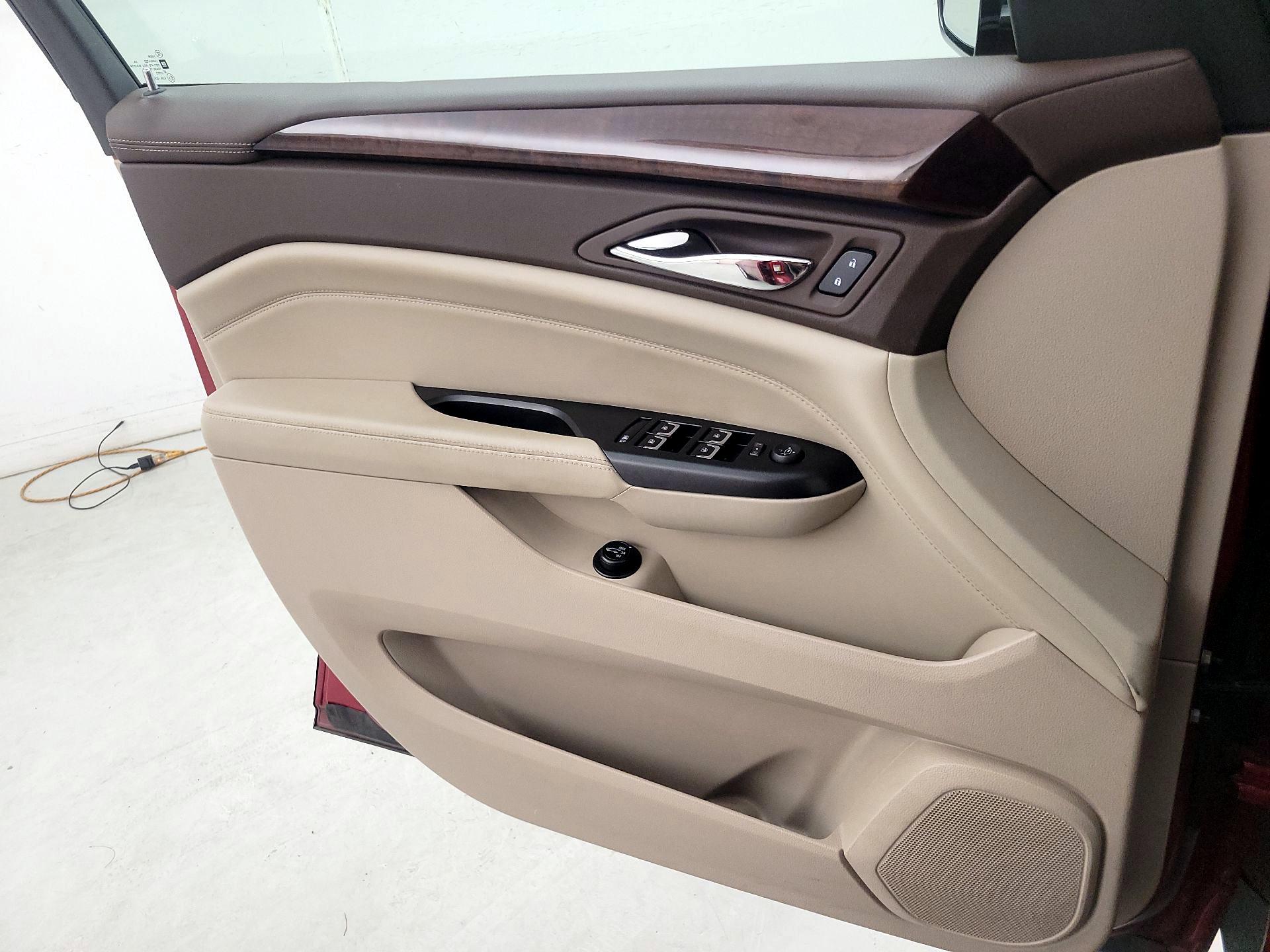 Thumbnail: 2016 Cadillac SRX - 10
