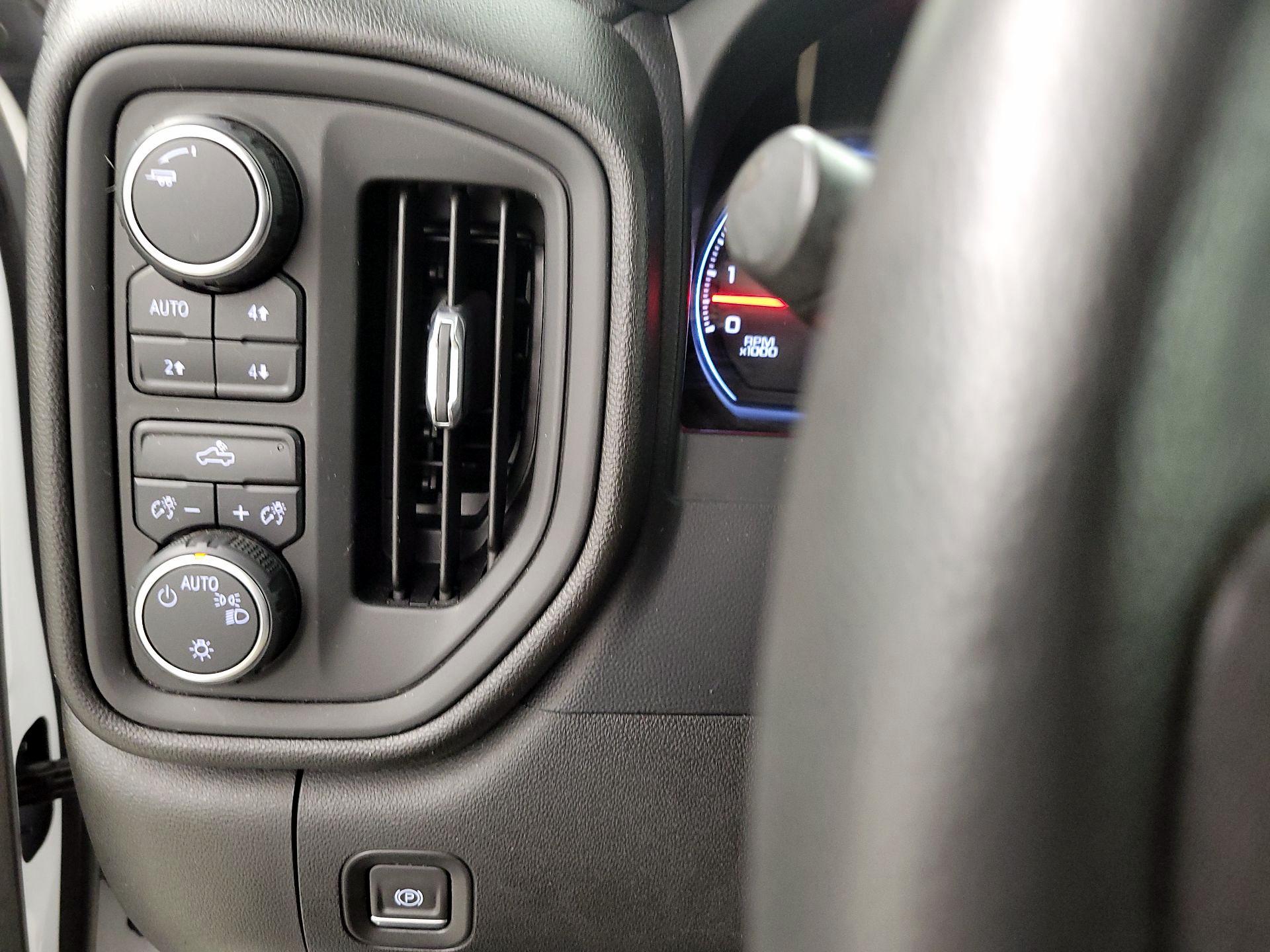Thumbnail: 2019 Chevrolet Silverado 1500 - 11