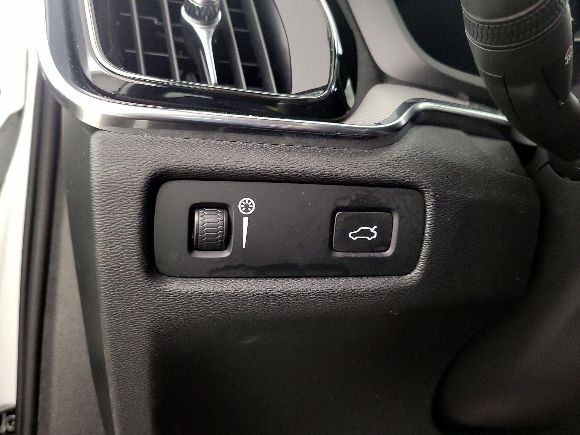 Thumbnail: 2019 Volvo S60 - 11